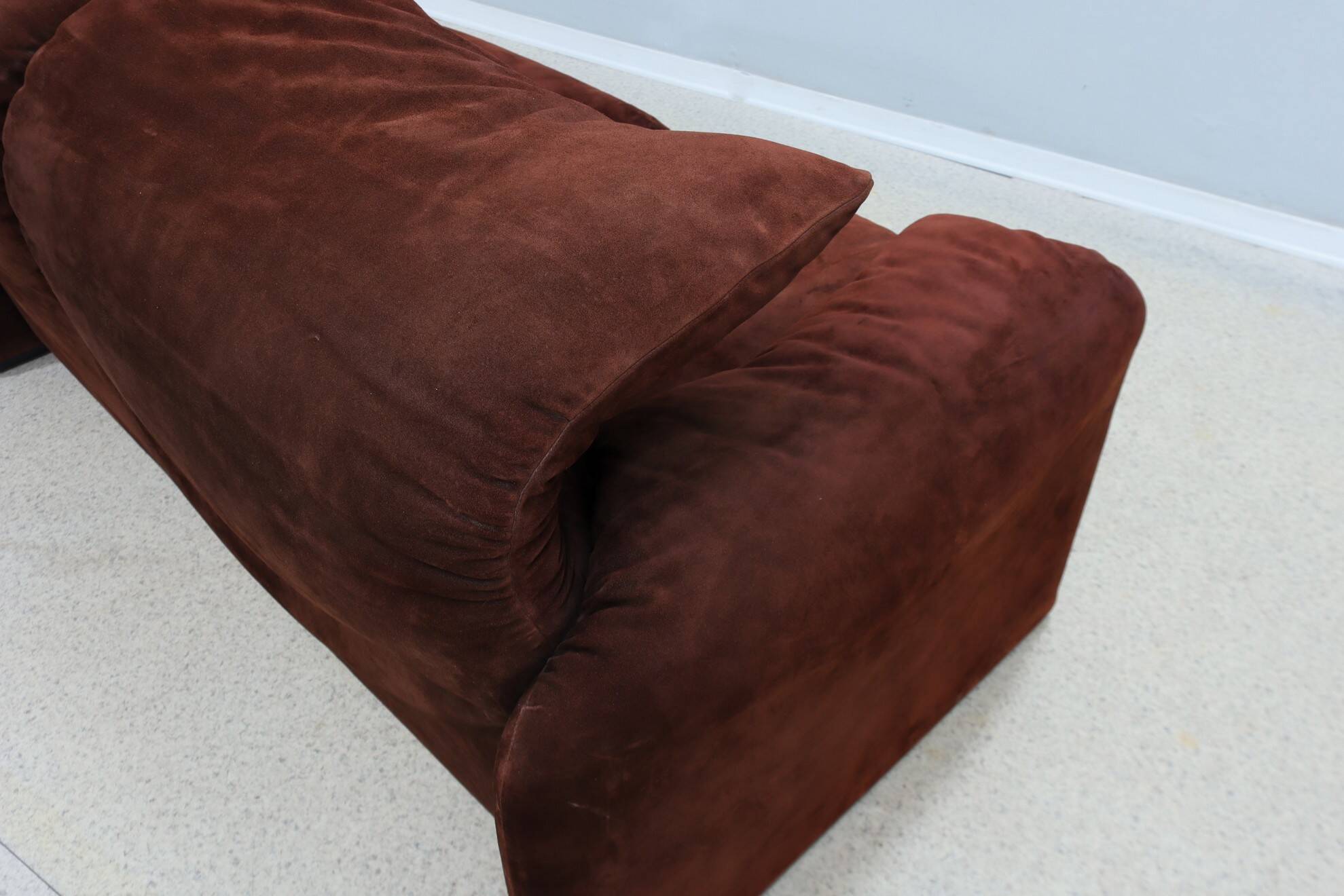 Canapé Maralunga 2 places en cuir suédé Cassina années 1970