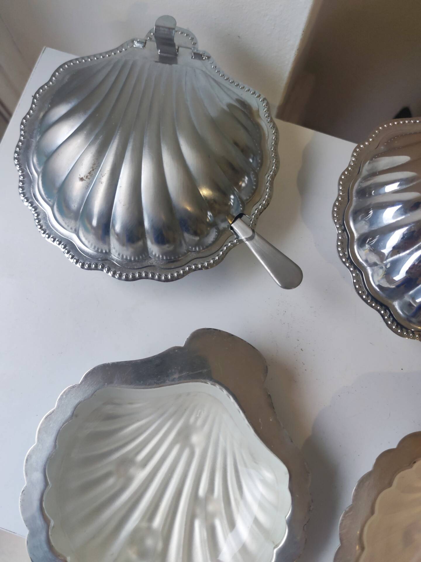 5 scallop butter dishes