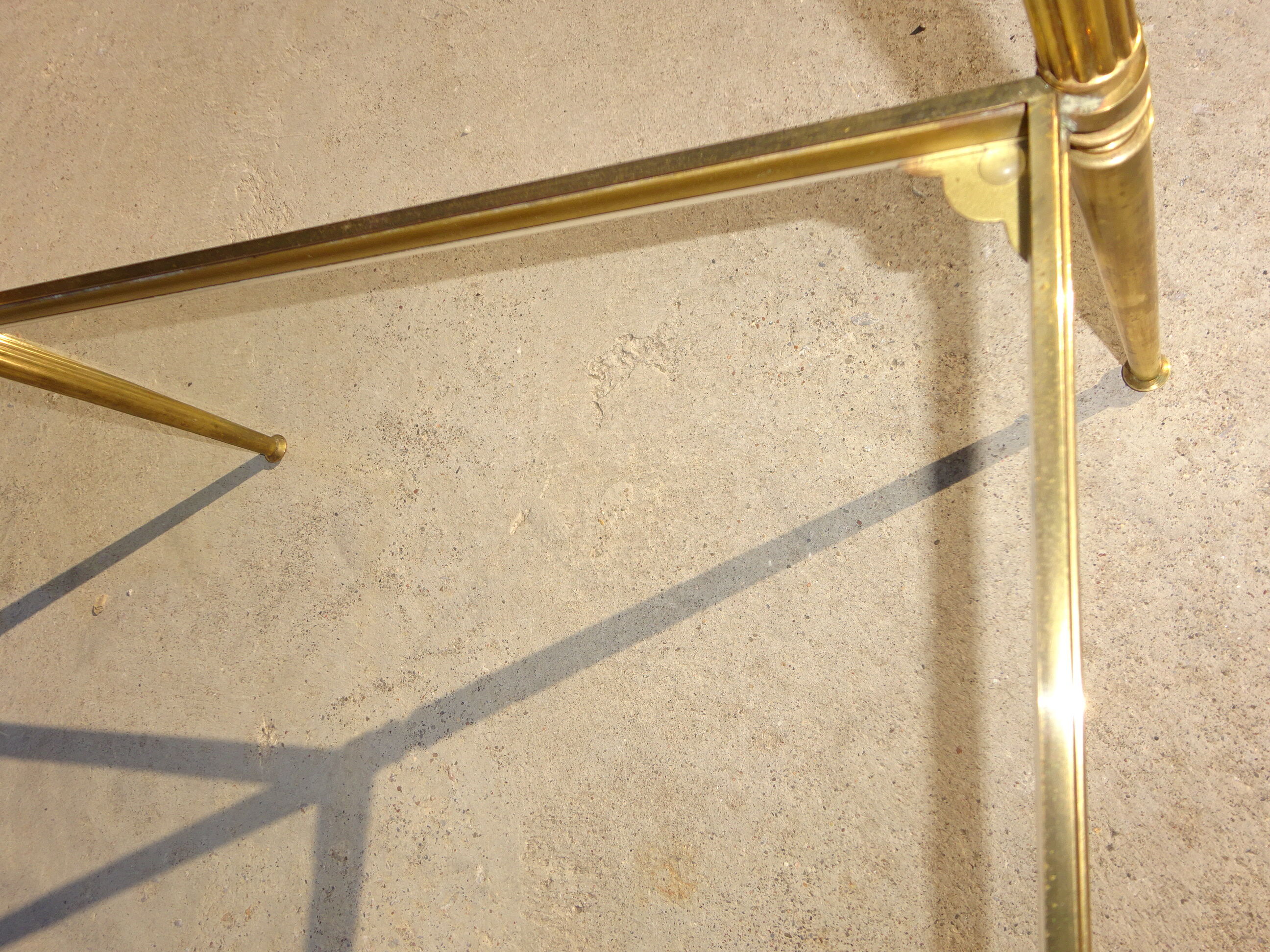 Table de salon en laiton et verre, double plateaux