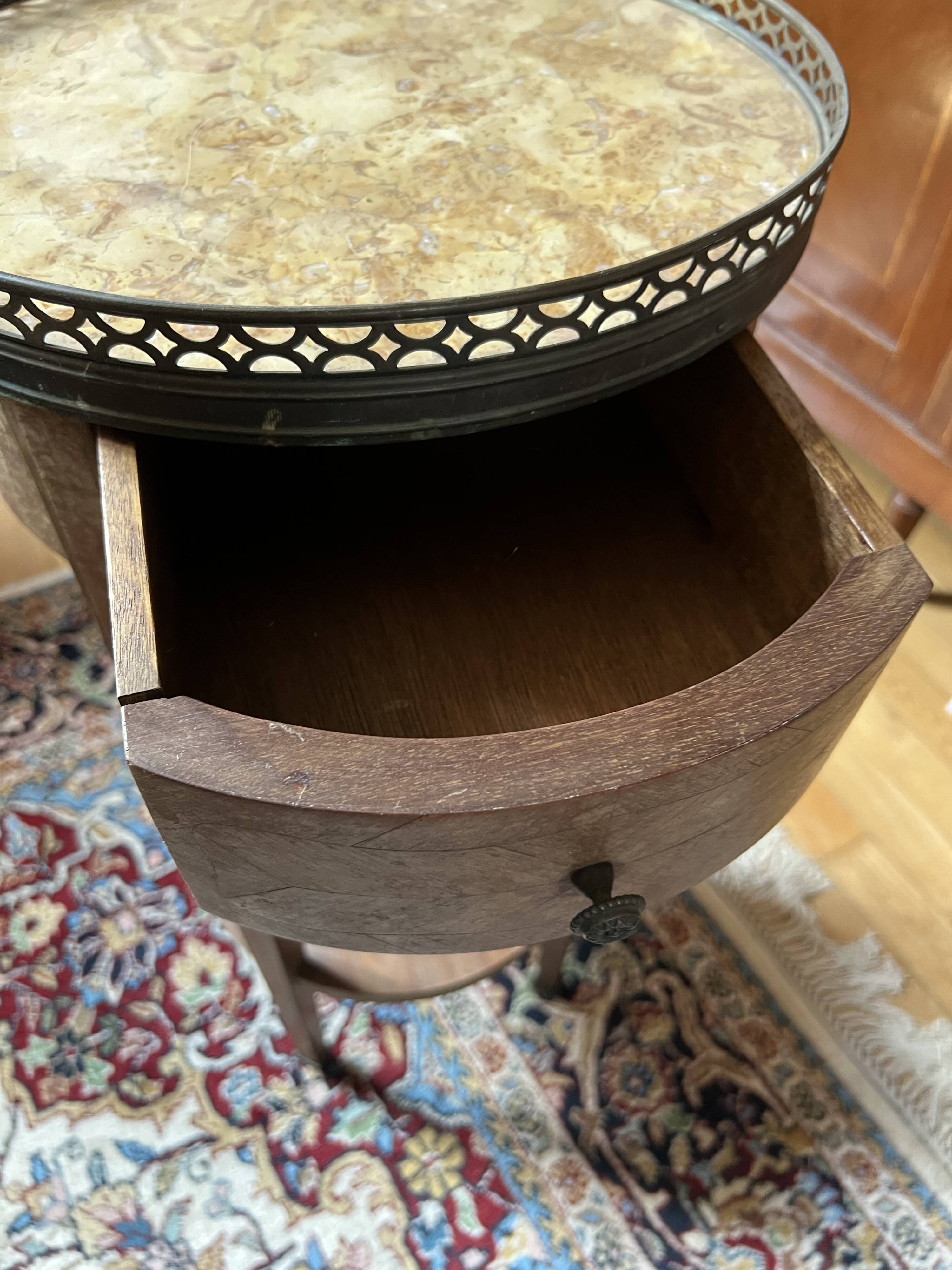 Round side table in wood, marble and brass gallery – Louis XV style