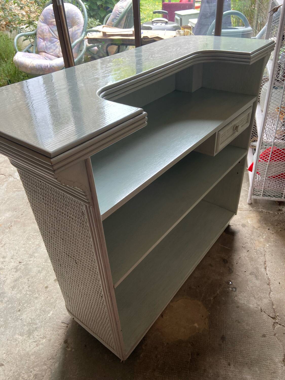 Vintage rattan bar
