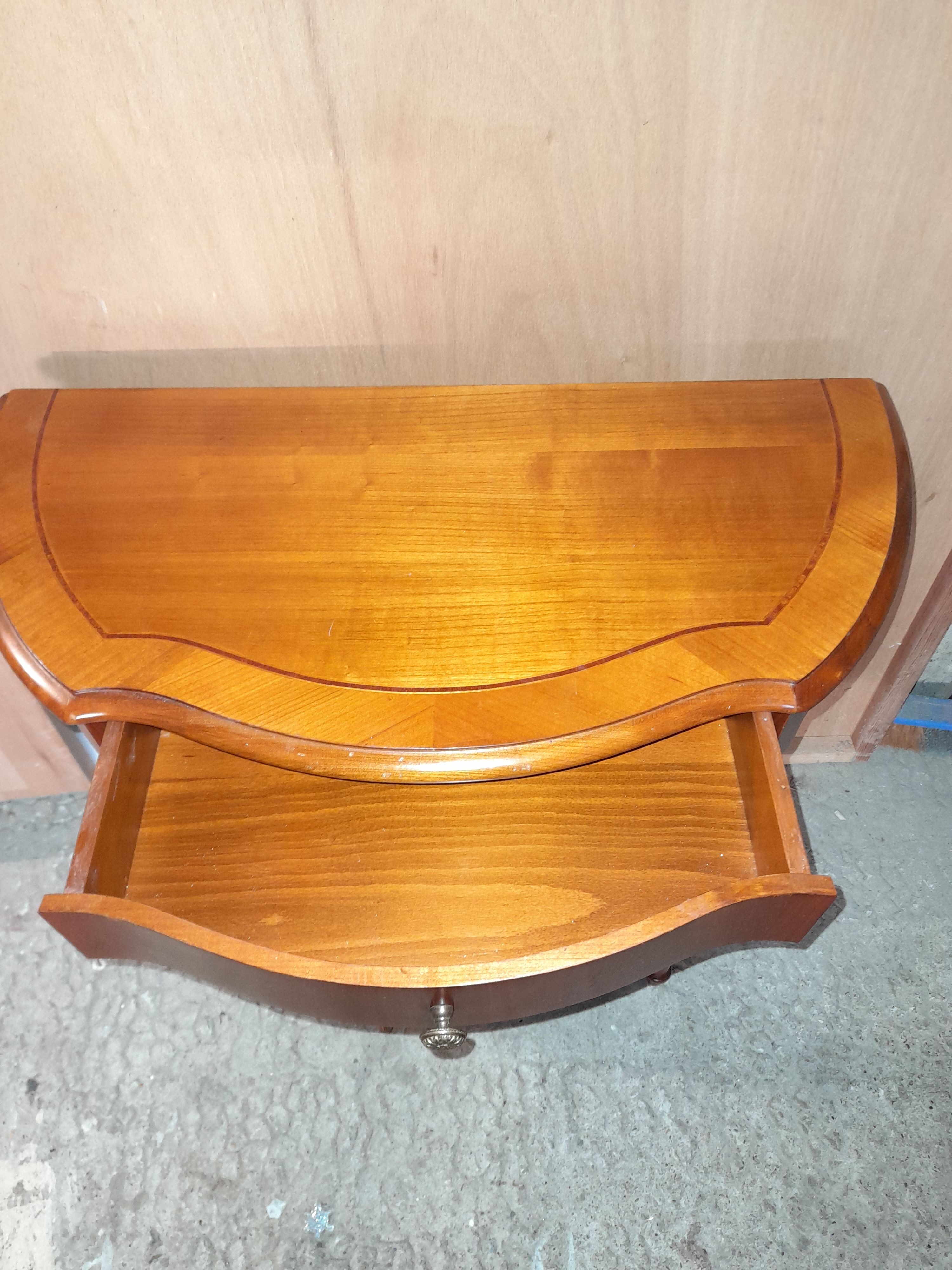 Curved console - entry furniture in cherry - sofa tip
