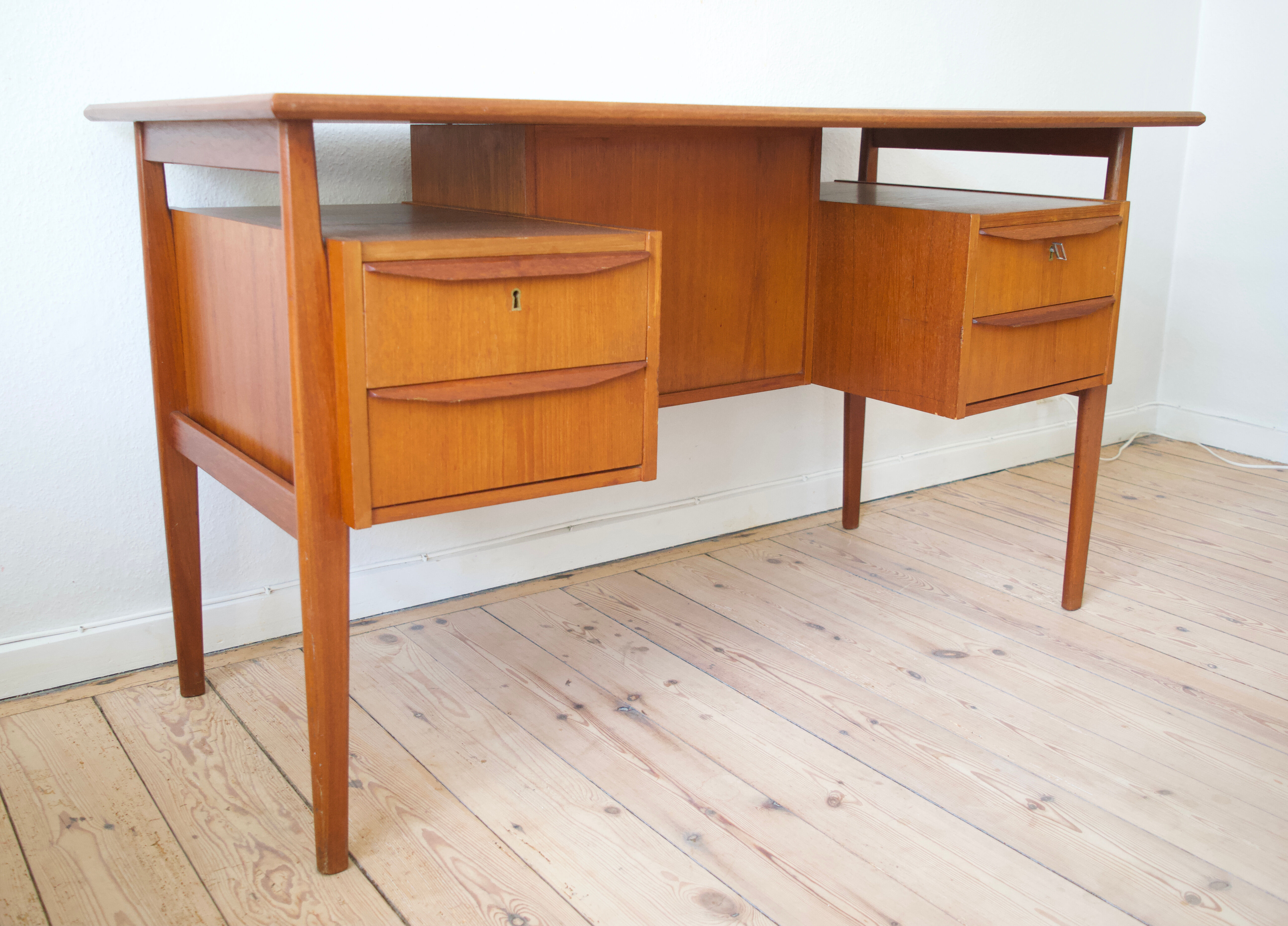 Danish Teak Floating Desk By Gunner Nielsen For Tibergaard, 1960s.