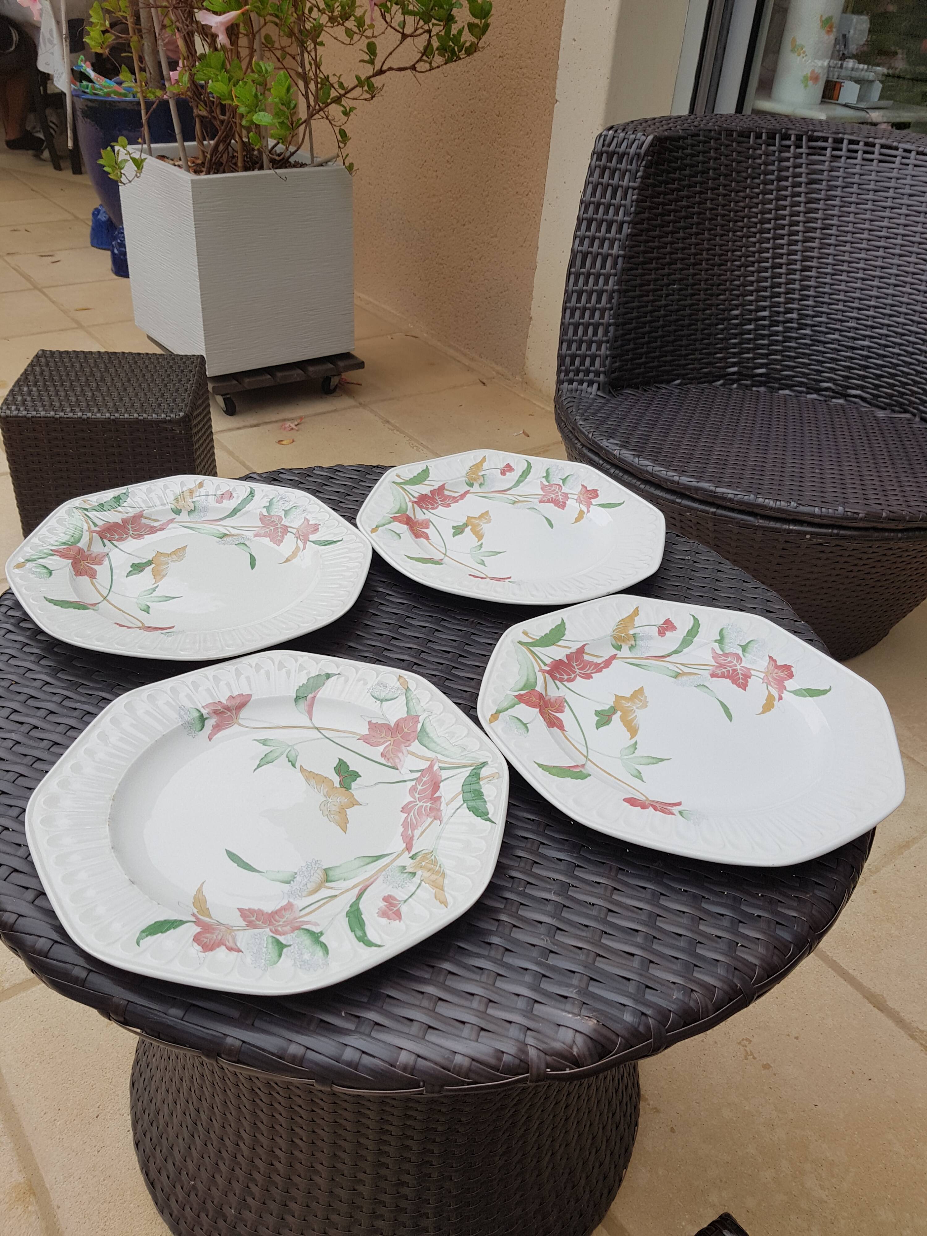 Set of 4 porcelain plates of Pontesa 70s
