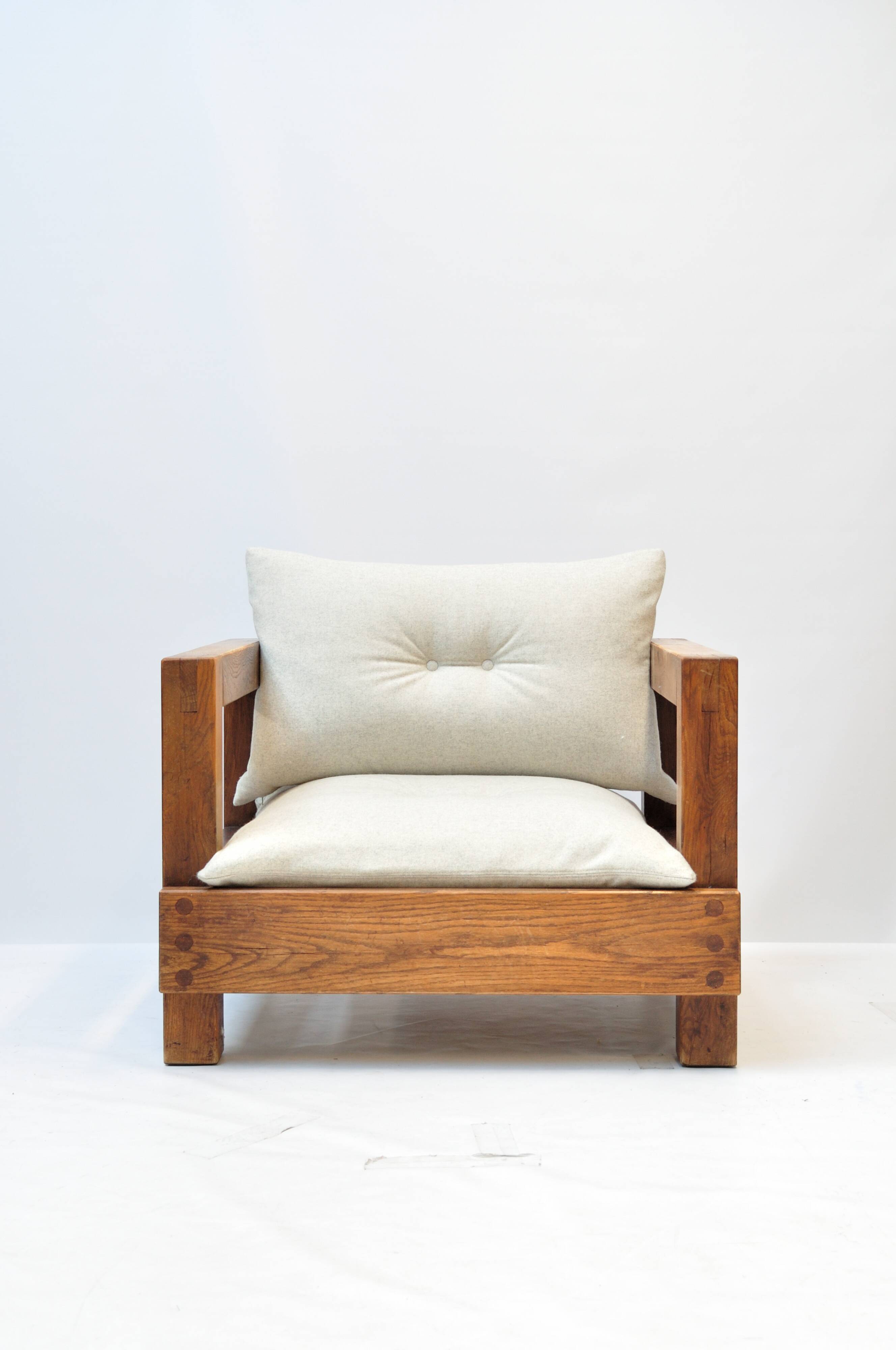 Fauteuil en chêne massif — reconstruit en 100 % laine vierge