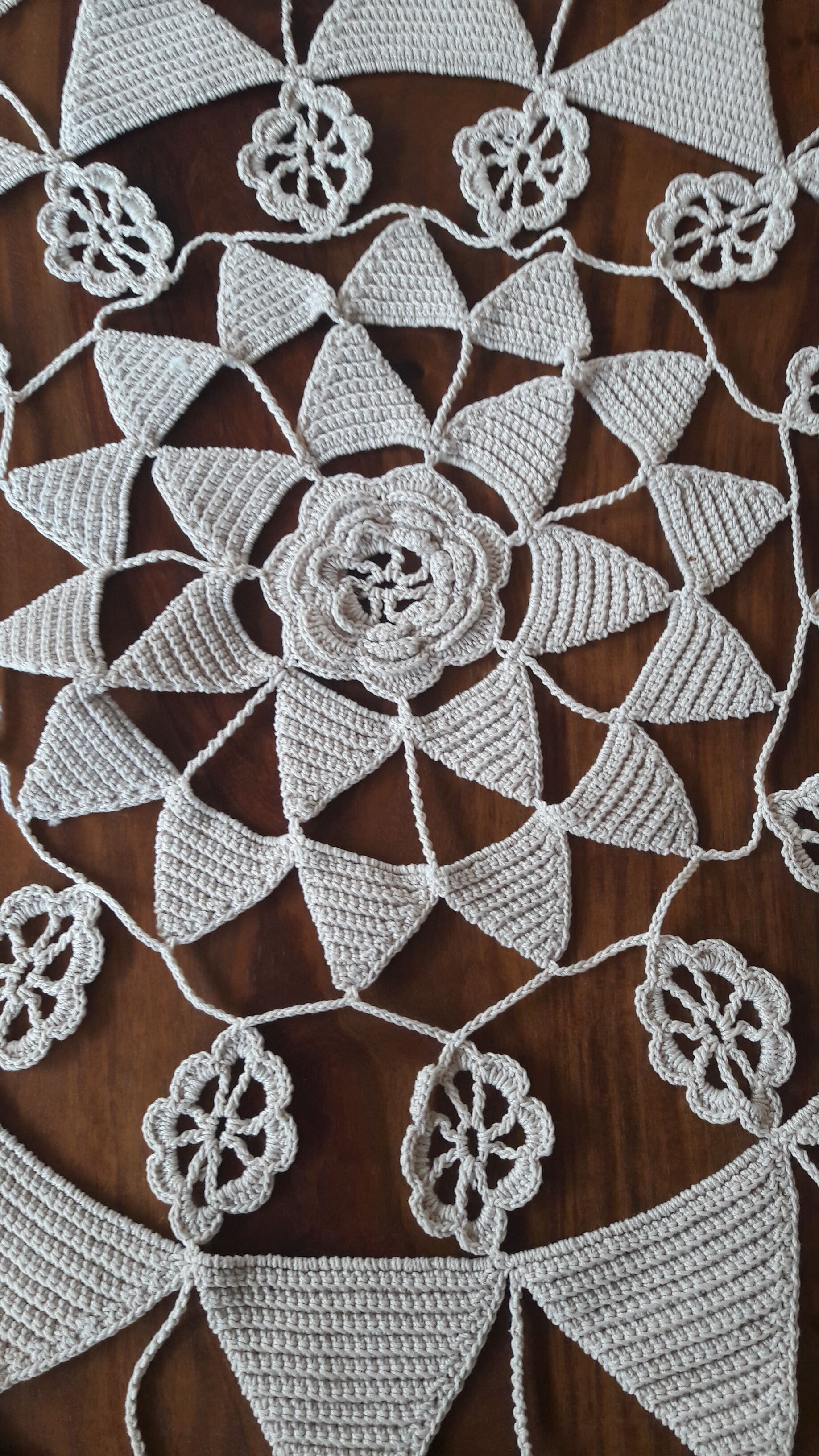 Napperon ancien dentelle crochet d’art fait main formes géométriques