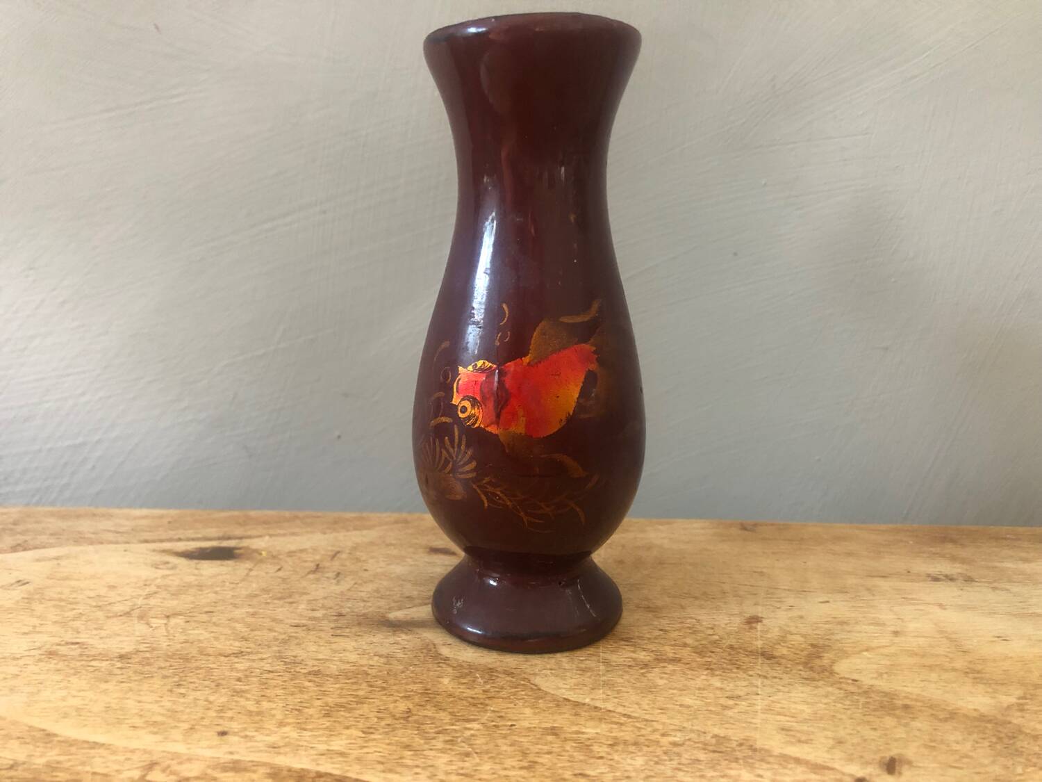 Lacquered wooden vase, Vietnam, 20th century.