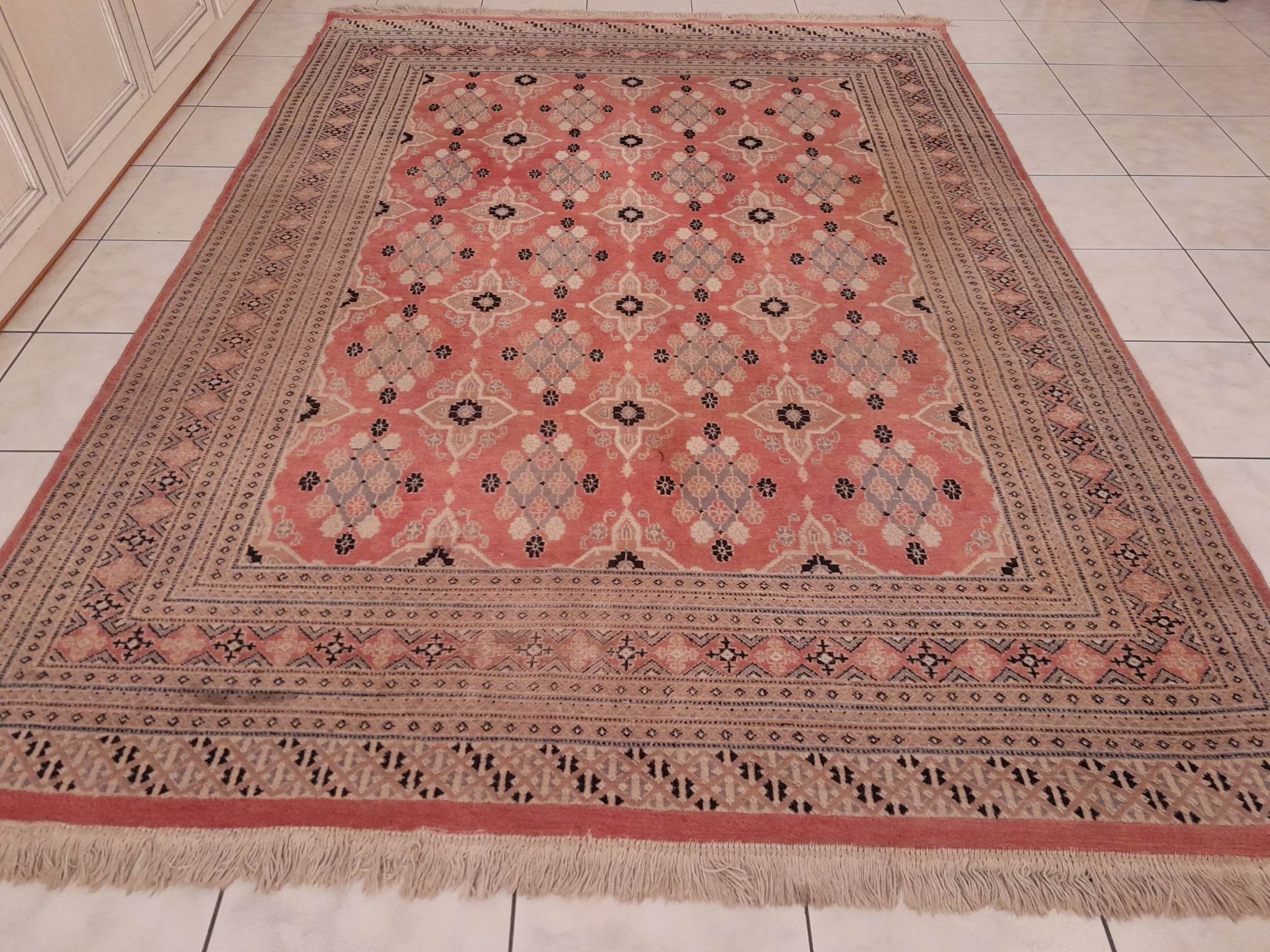 Handmade Pakistani rug 268x191cm