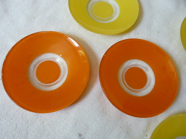 5  assiettes en verre Duralex