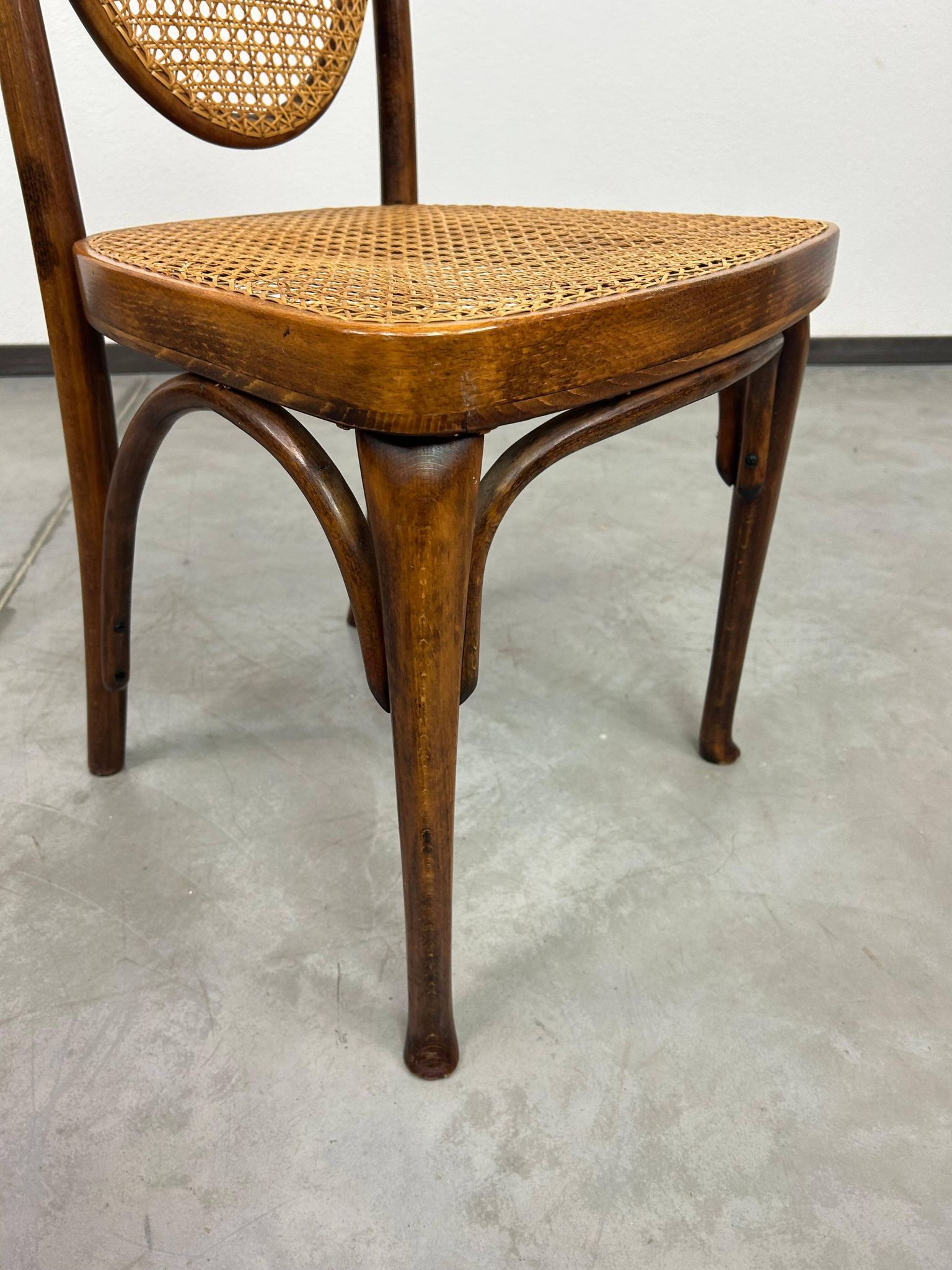 Thonet chairs no. 567 by Otto Prutscher for Café Heinrichshof