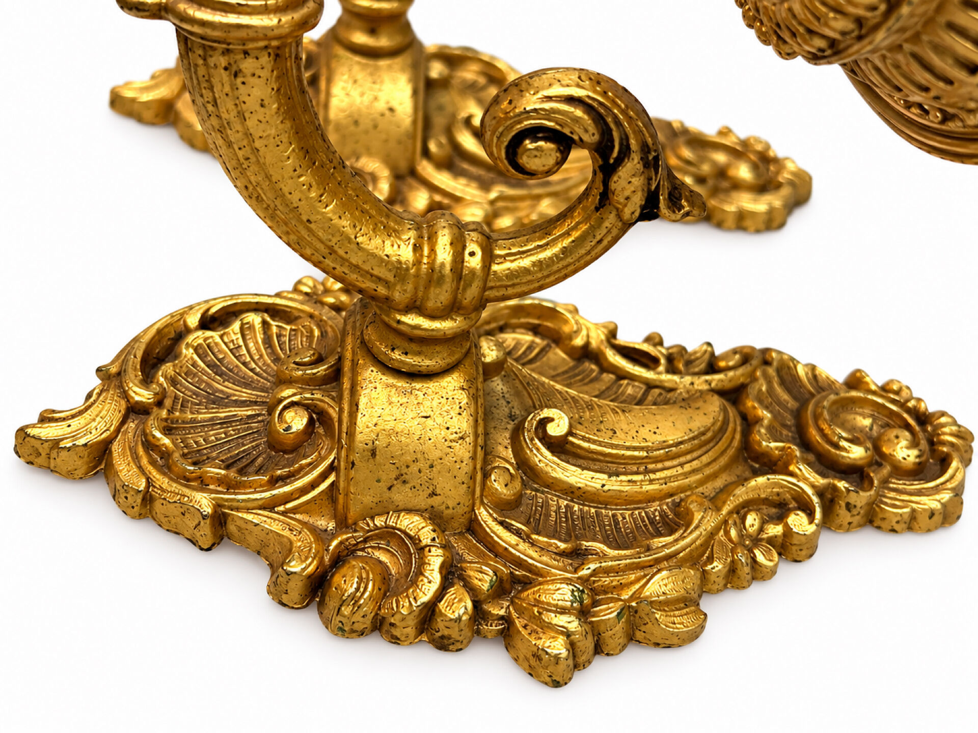 Paire d’appliques murales à 2 feux – Style Rocaille / Louis XV – Bronz