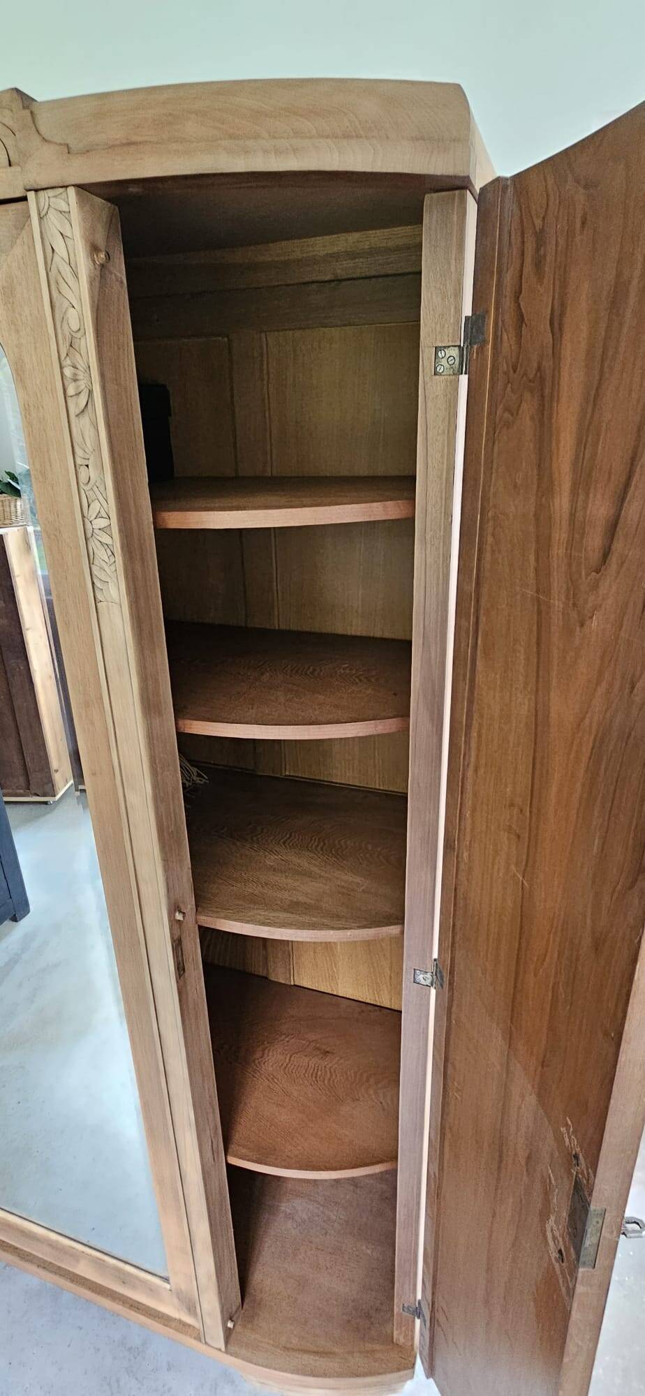 Armoire Art déco, 3 portes, 1 miroir, sablée