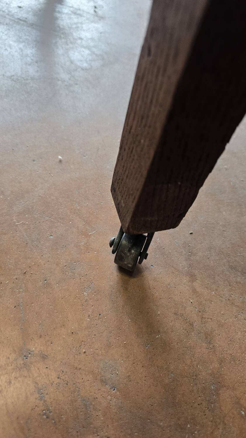 Antique English oak commode with a backrest, 3 drawers.