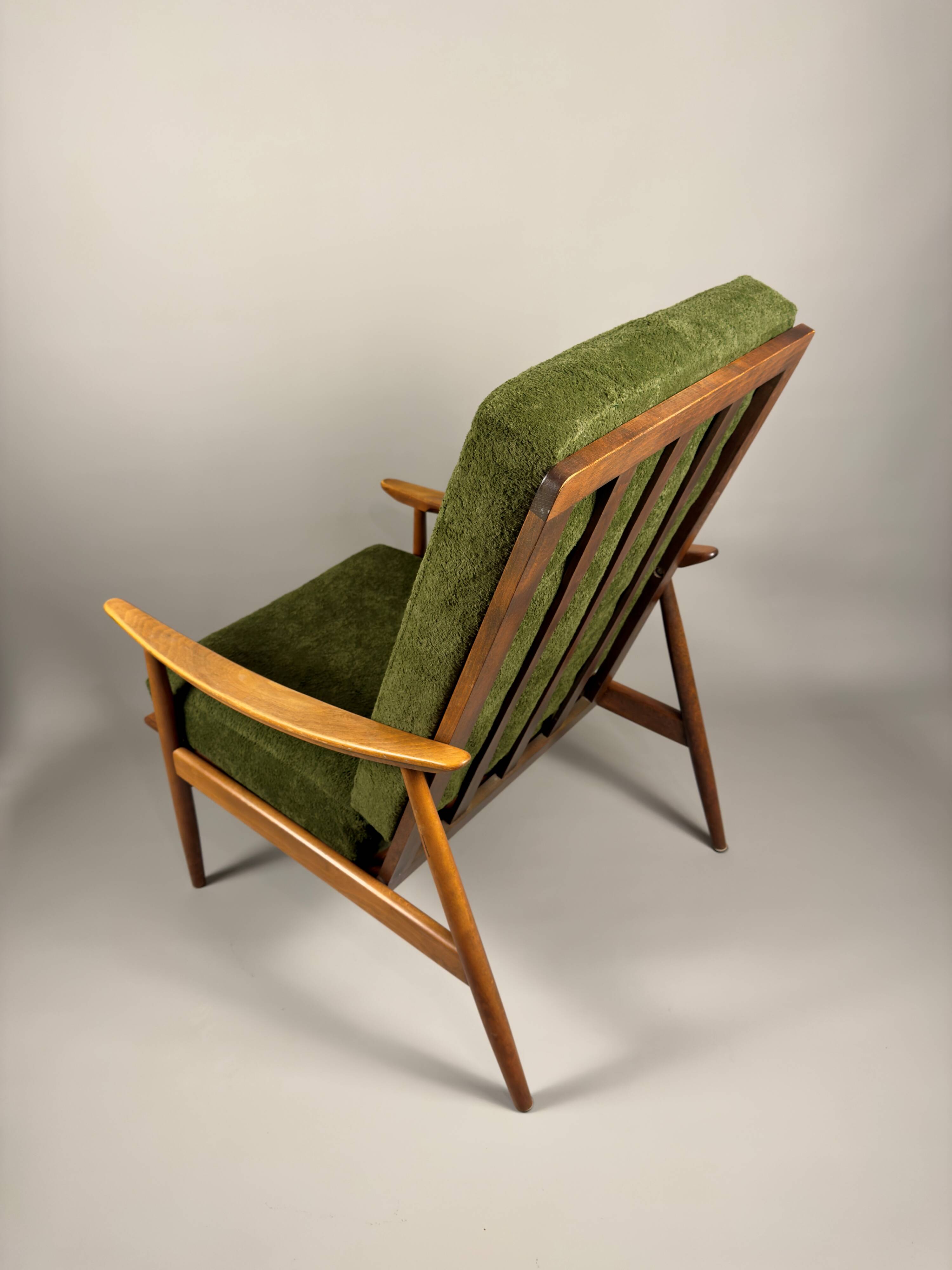 Fauteuil scandinave – revêtement vert, bois de hêtre, vintage