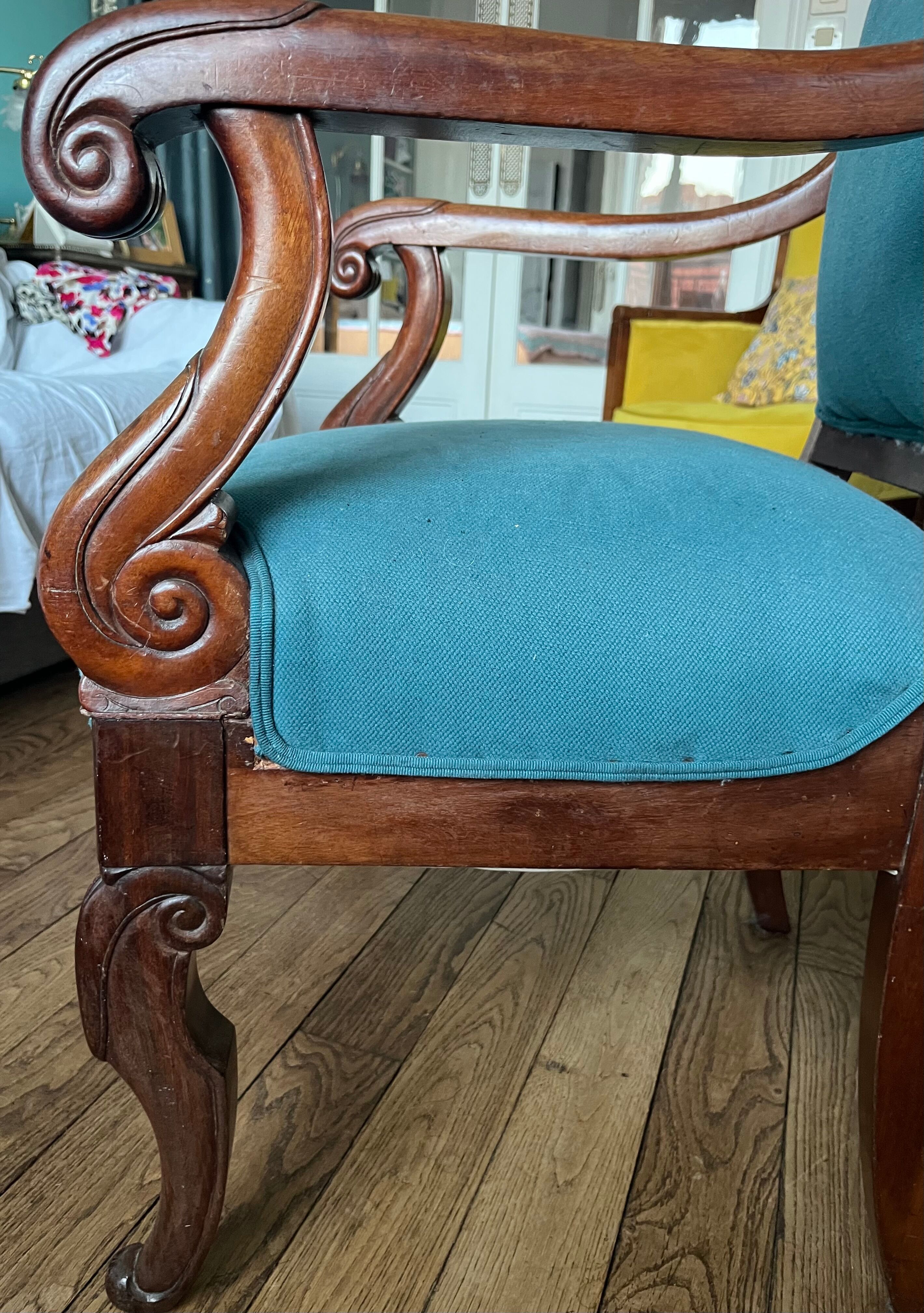 Consulate armchair in mahogany
