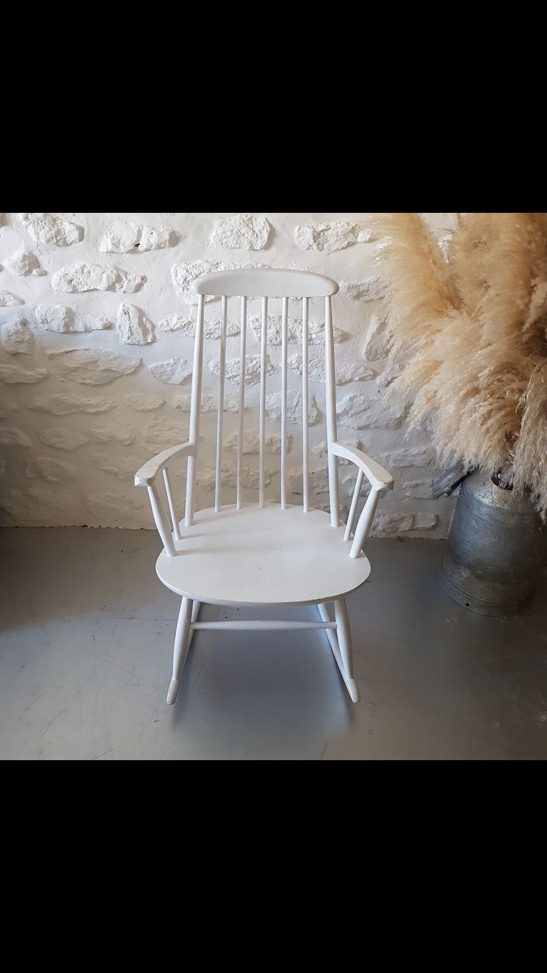 White vintage rocking-chair