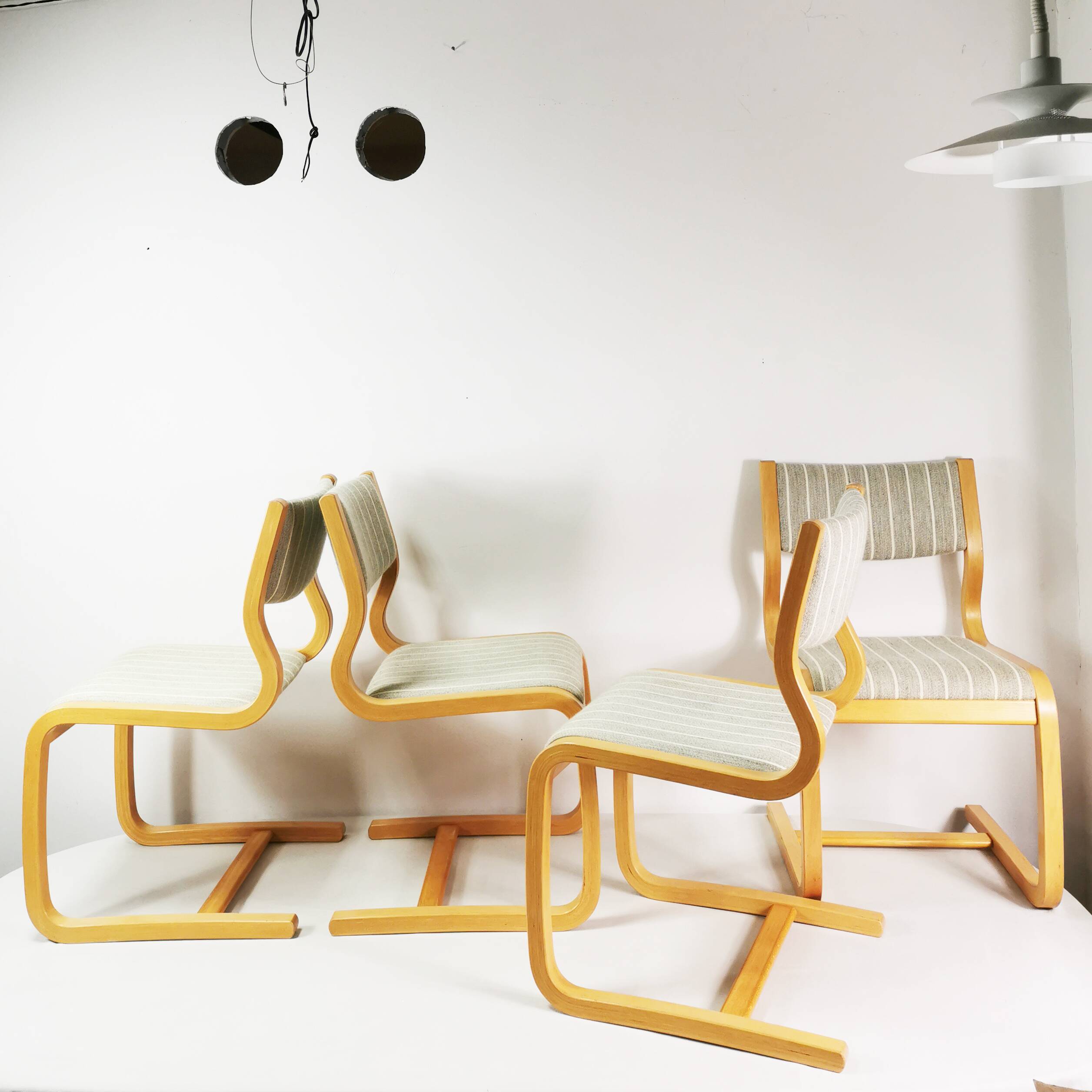 Zestaw 4 krzeseł Mid Century, proj. Magnus Olesen, Dania, late 70.