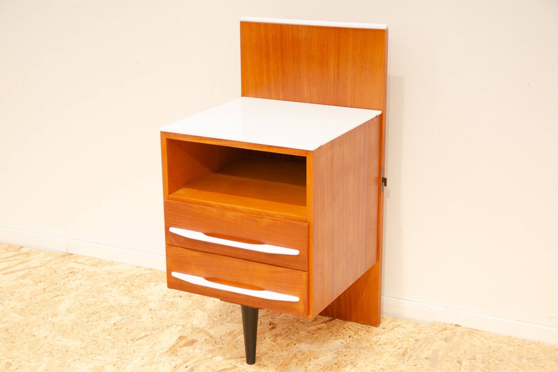 Paire de tables de chevet entièrement rénovées par Mojmír Požár, années 1960, Tchécoslovaquie