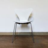 Chair 3107 called series 7 by Arne Jacobsen, 1967