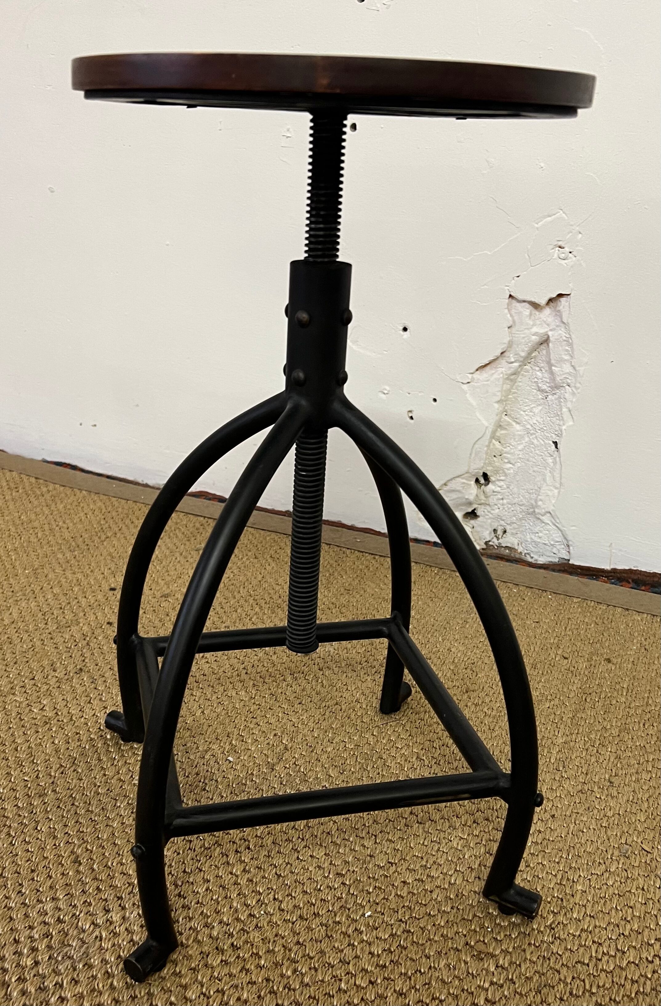 Industrial screw stool