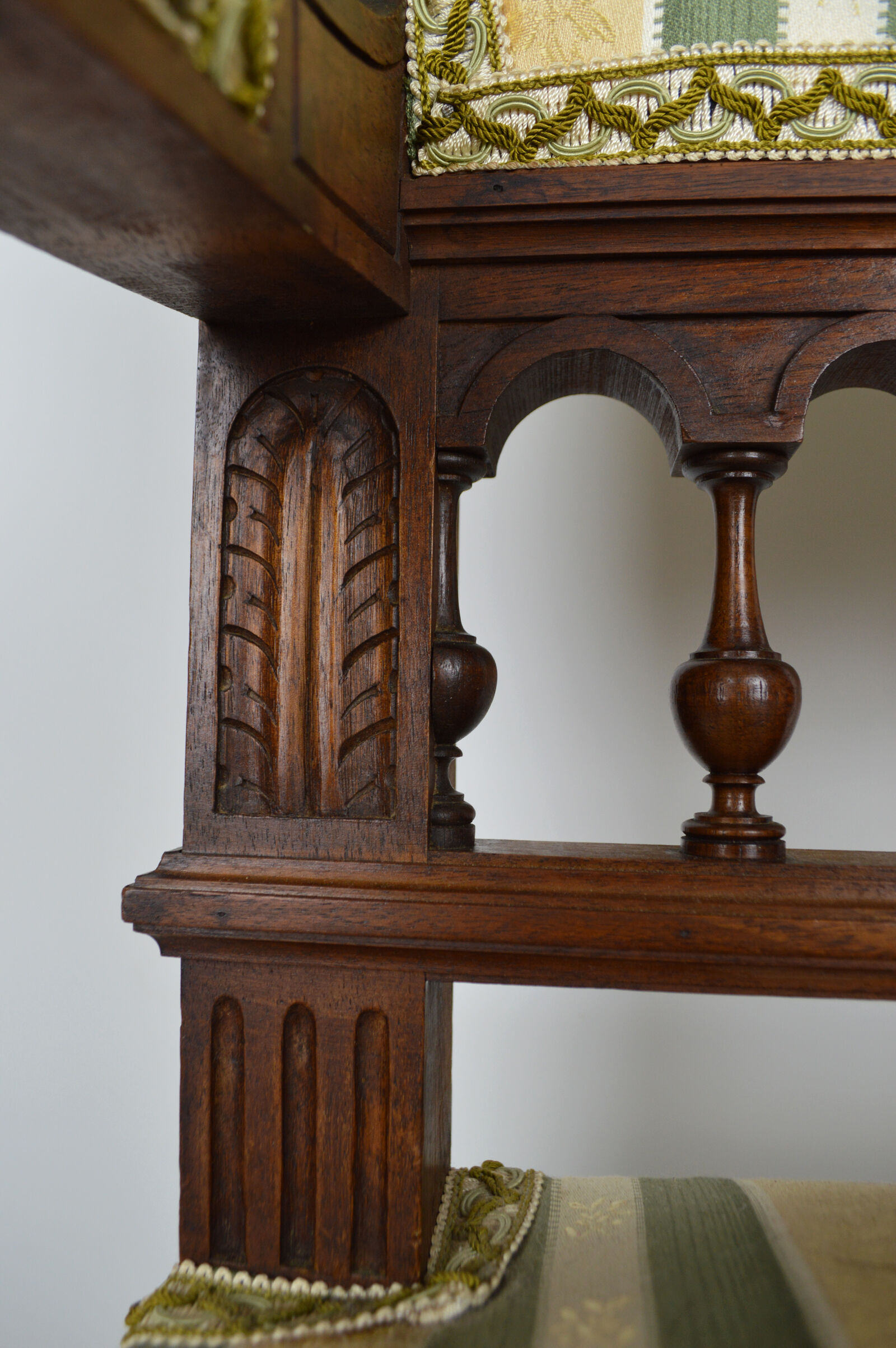 Neo-Renaissance walnut armchair with lion heads, circa 1880