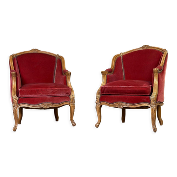 Paire de bergères en bois sculpté de style Louis XV