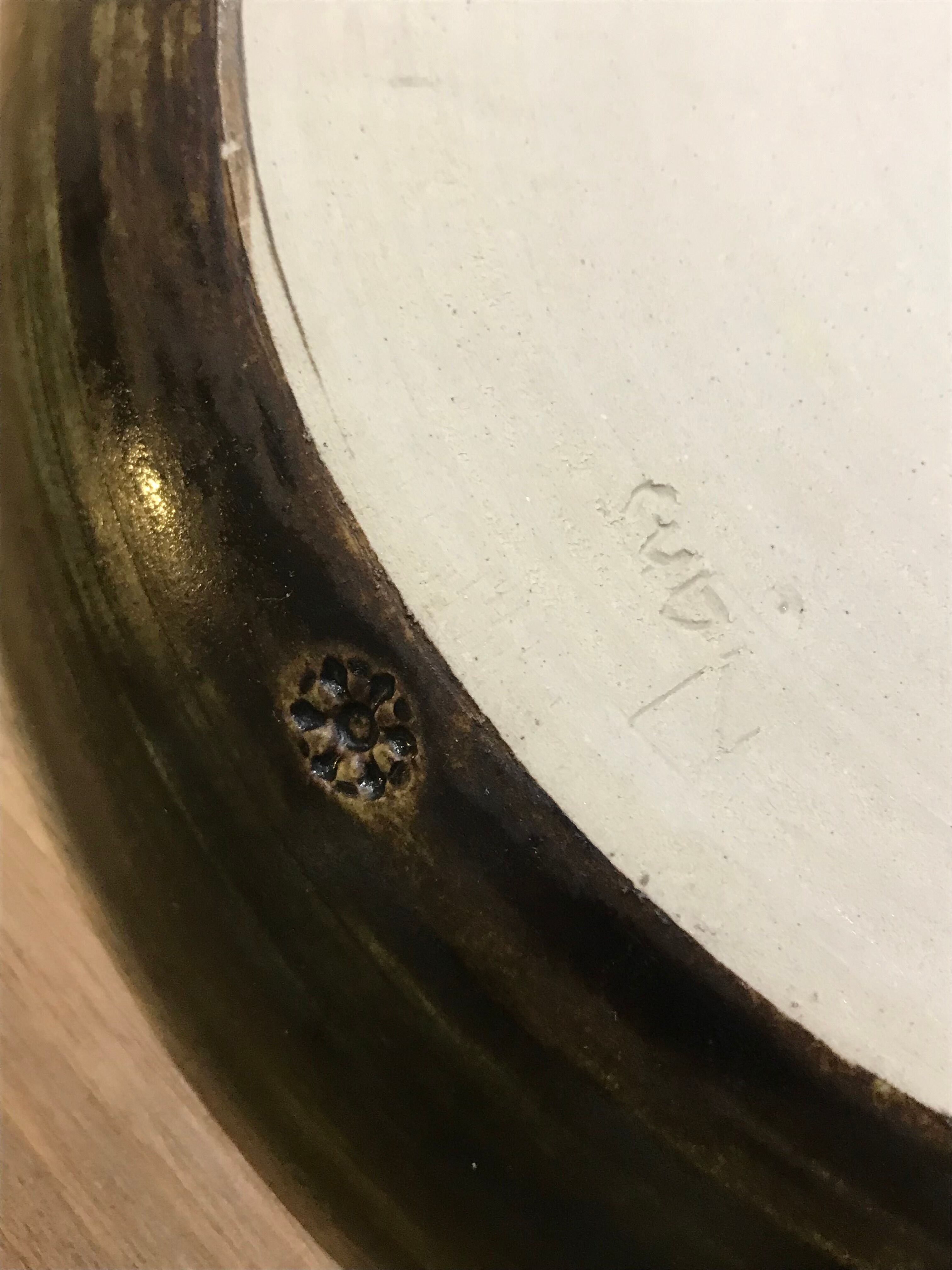 Round glazed sandstone dish