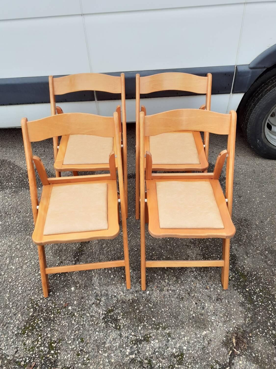 “Space saving” dining set