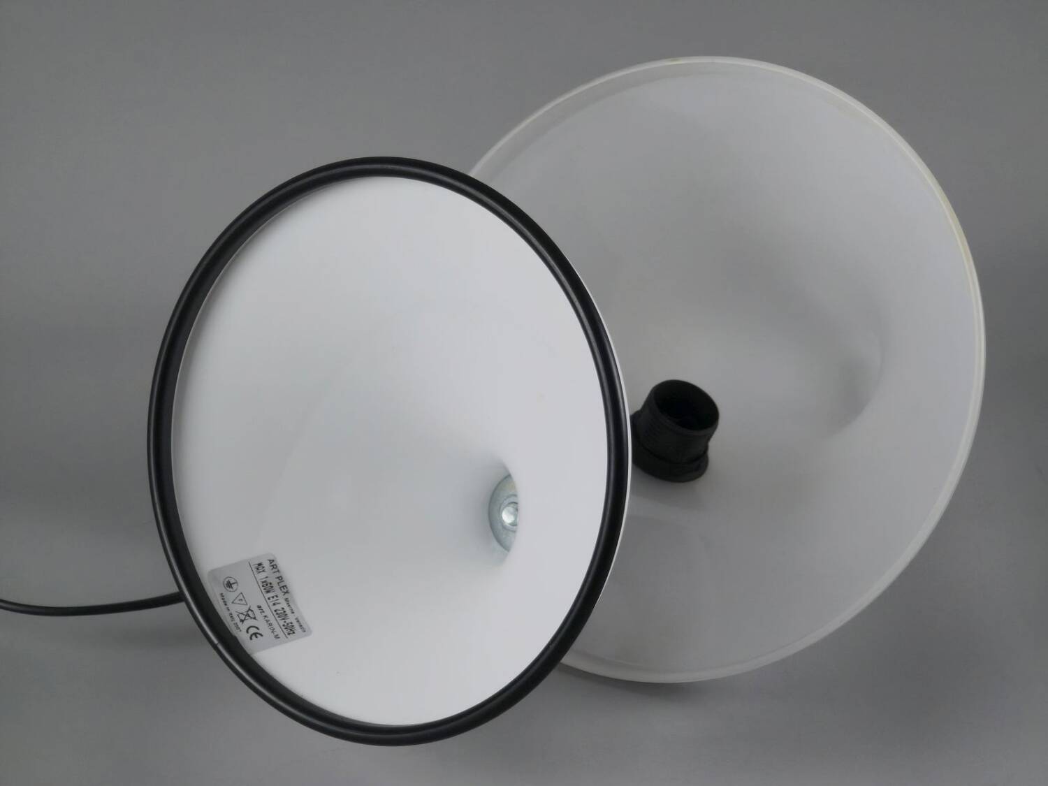 Rare paire de lampes de table Art Plex Venezia 'Karin-M'.