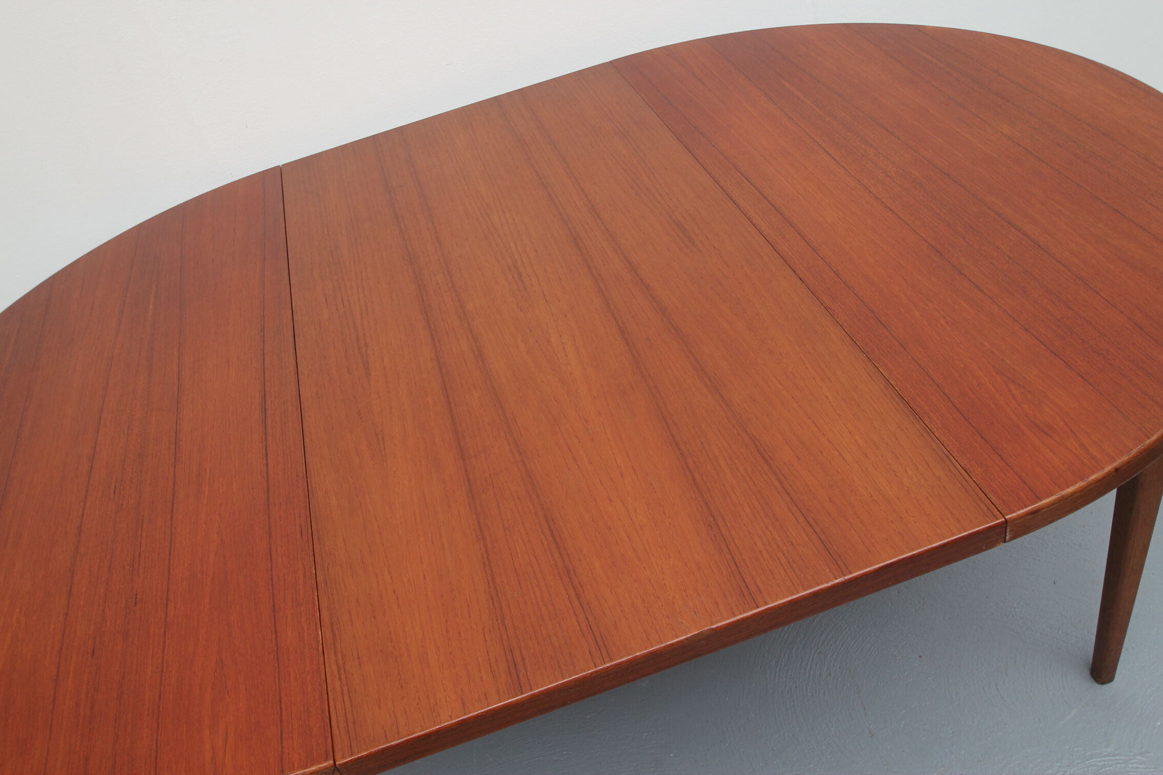1960s extendible  round dining table in teak
