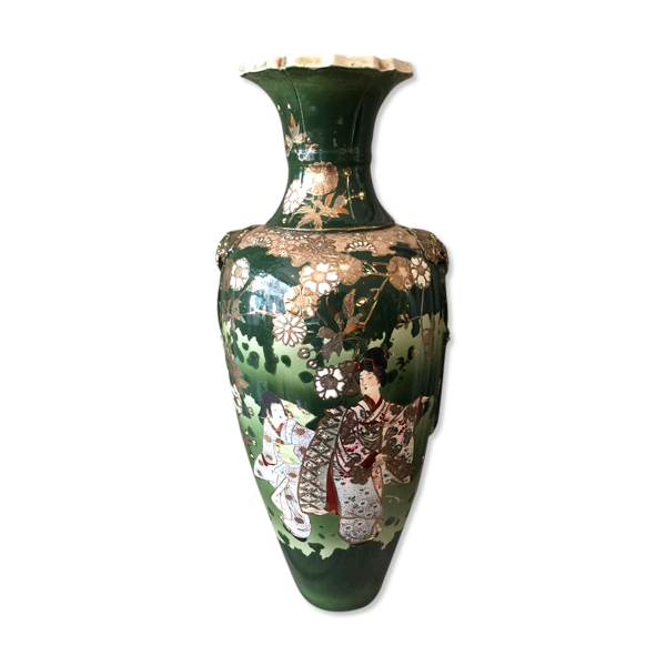 Grand vase en porcelaine asiatique de couleur vert et dore motif geisha