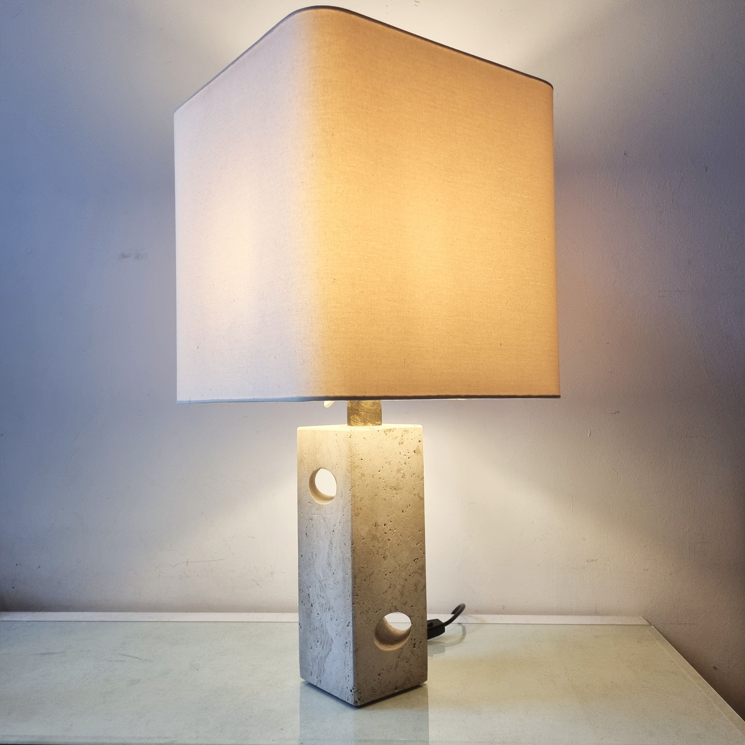Sculpted travertine table lamp, italy 1970s