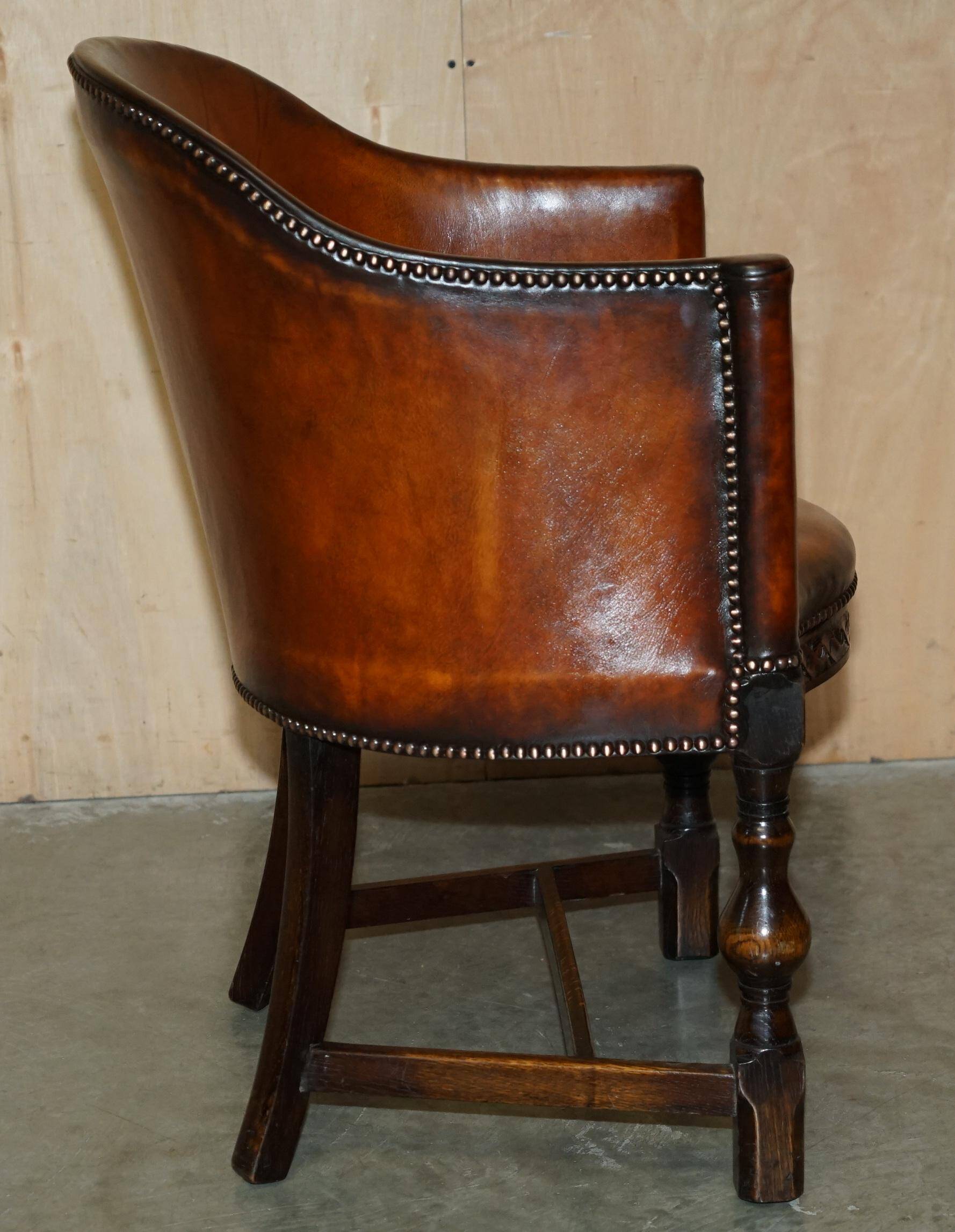 Fauteuil de bureau Édouardien 1910 en cuir et chêne sculpté