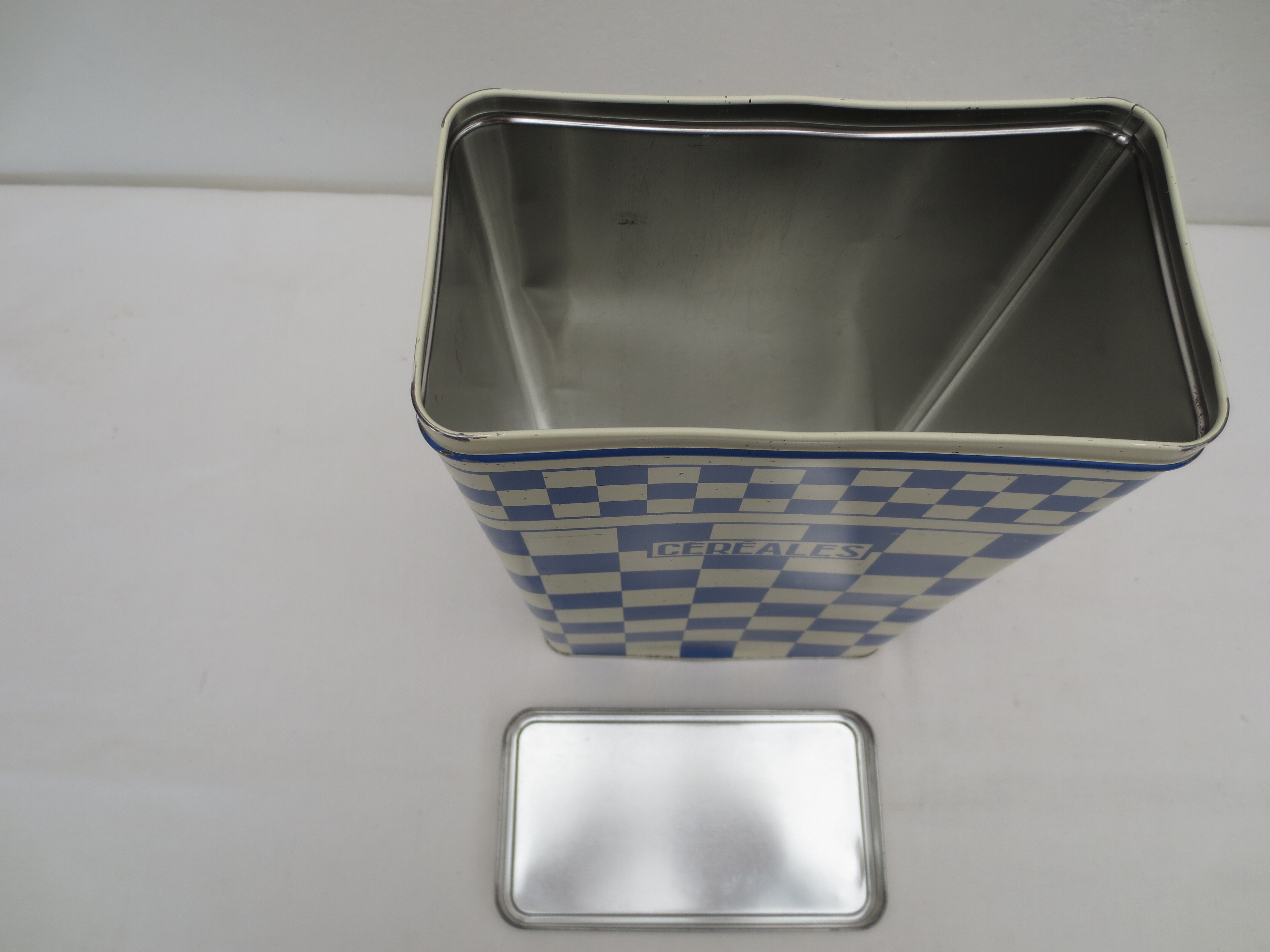 Series of 4 metal boxes, blue and white lustucru decoration