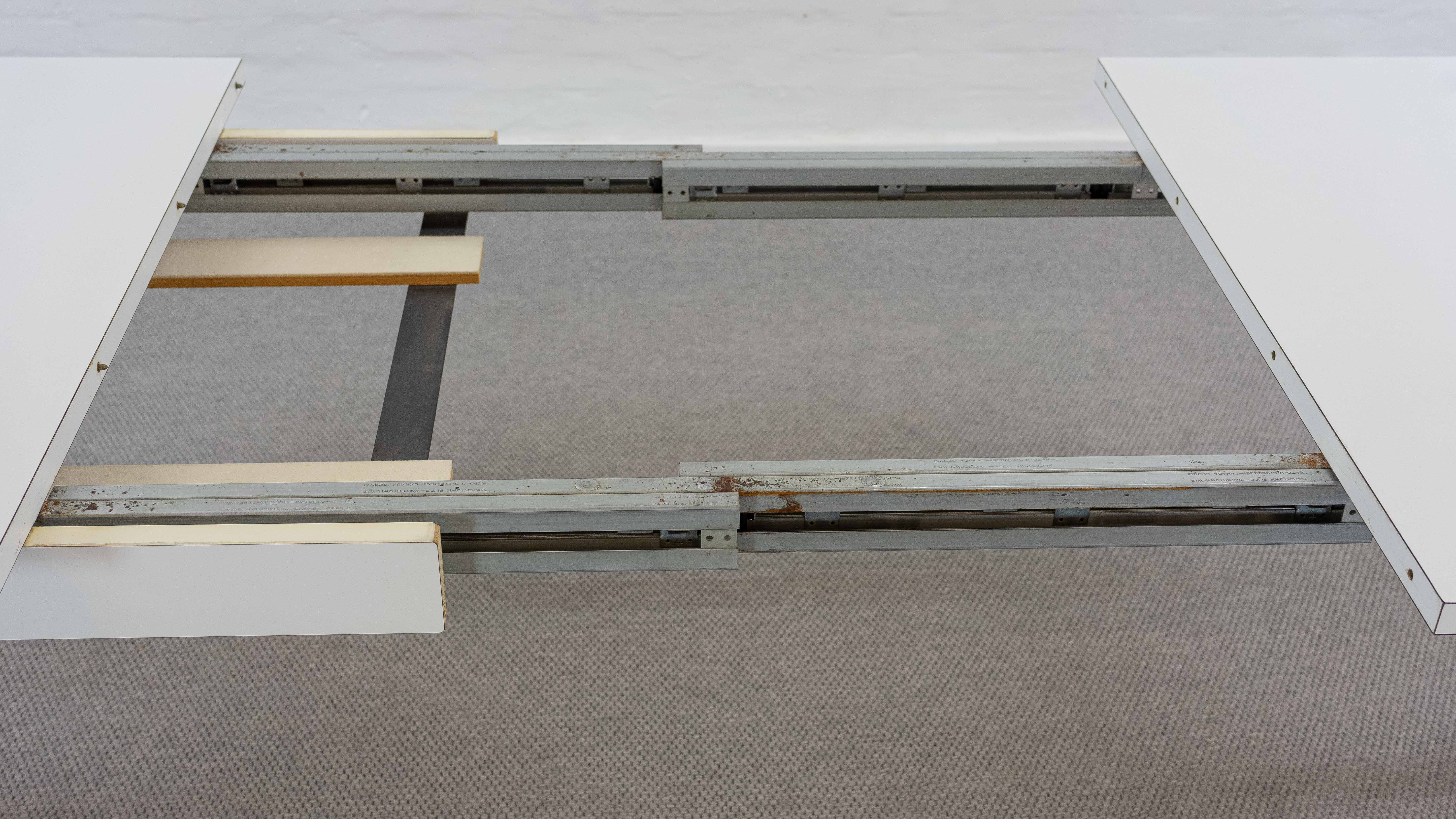 Extendable pedestal dining table by George Nelson for Herman Miller