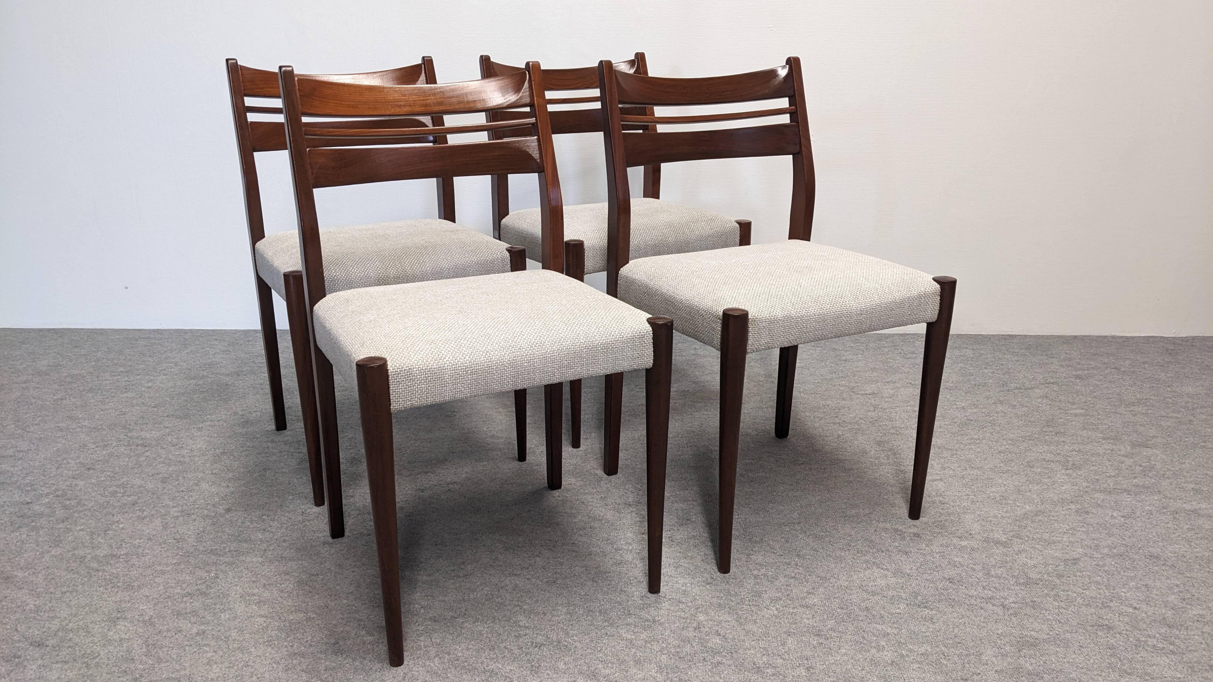 Série de 4 chaises de style scandinave en teck, France vers 1970