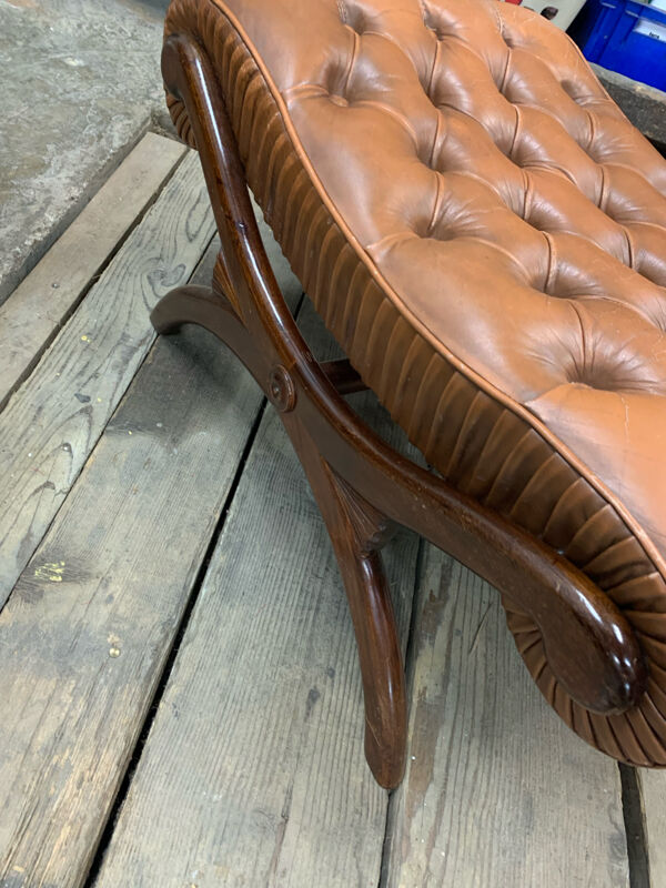 Lot Fauteuils Chesterfield Ottoman Anglais Vintage