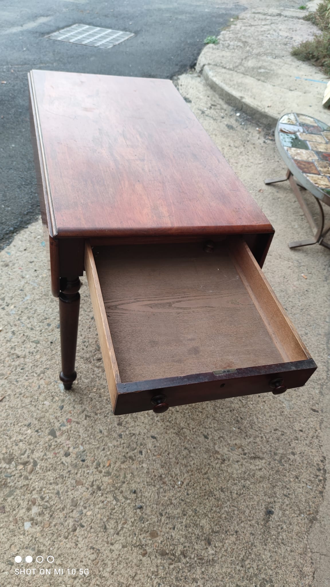 English wing table dating from the mid-19th century