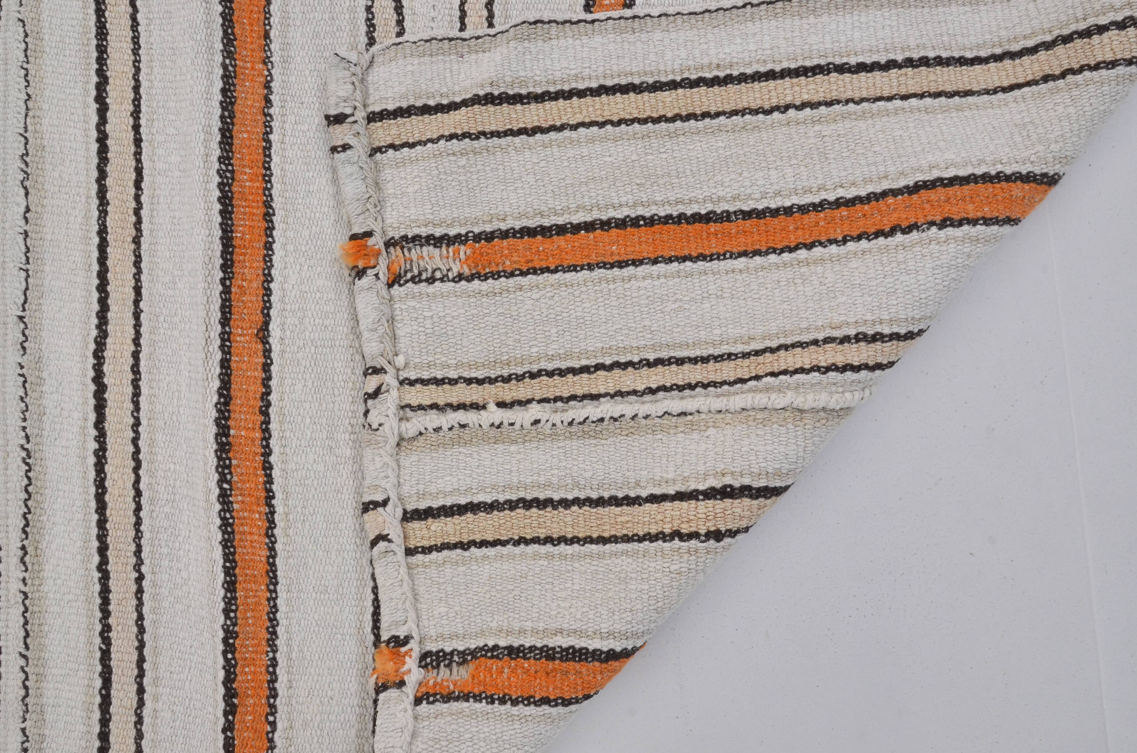 Tapis Kilim coloré tissé à la main