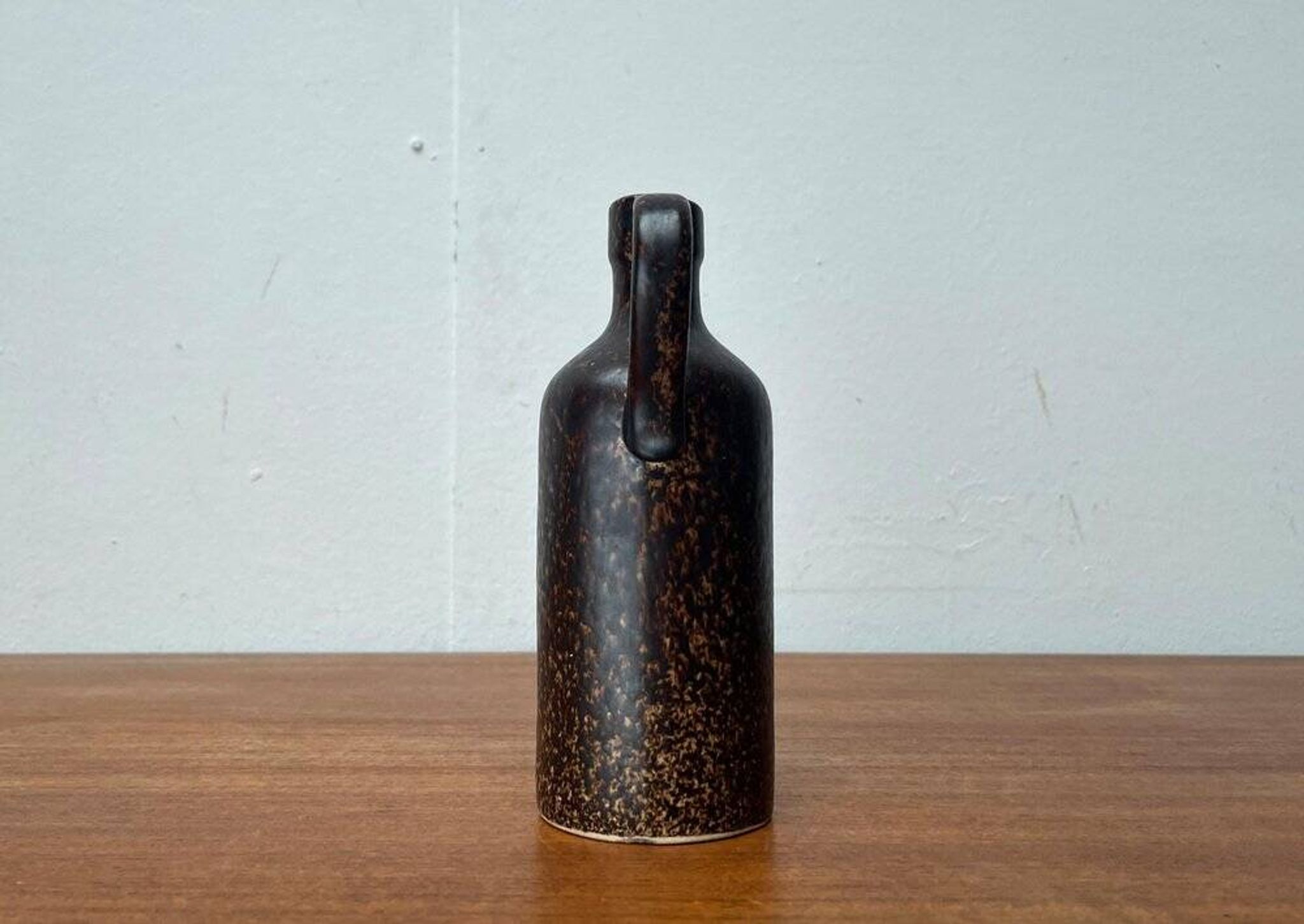 Mid-century ceramic carafe vase by Bastian le Pemp for Kemper / Quimper France, 1960s.