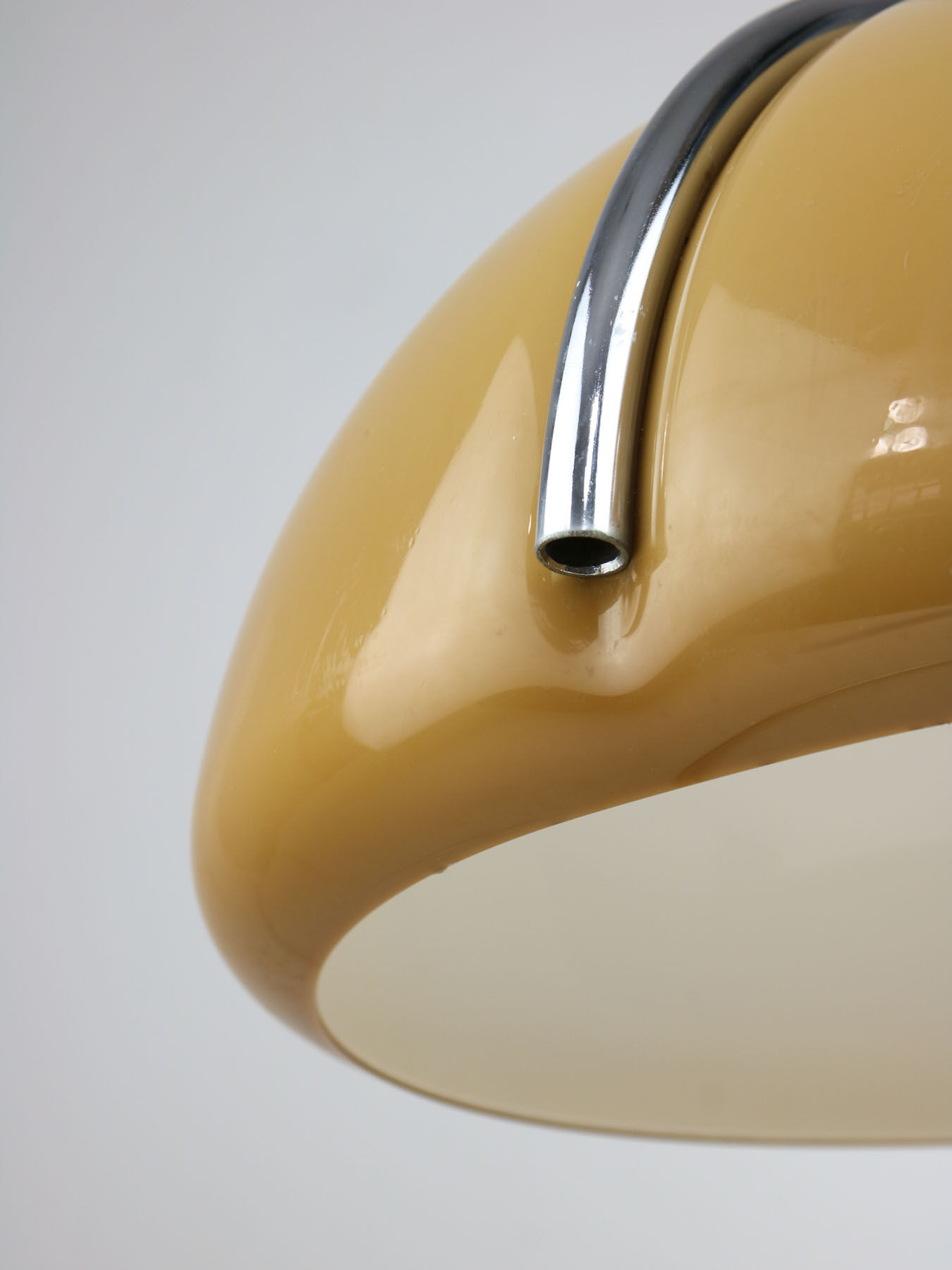 Italian Conchiglia lamp from Guzzini