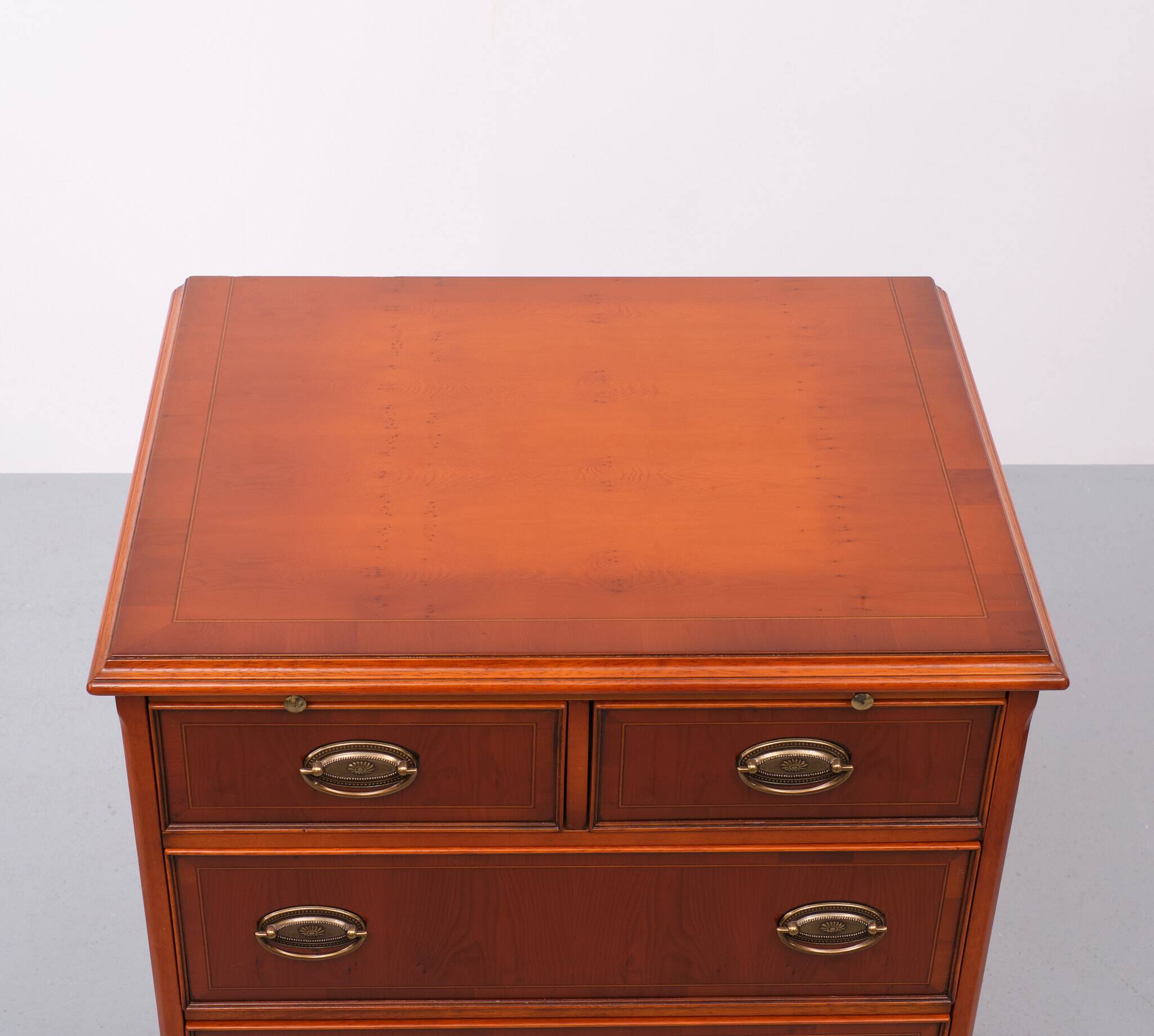 Heldense Exclusive English furniture Cherry wood cabinets 1970s