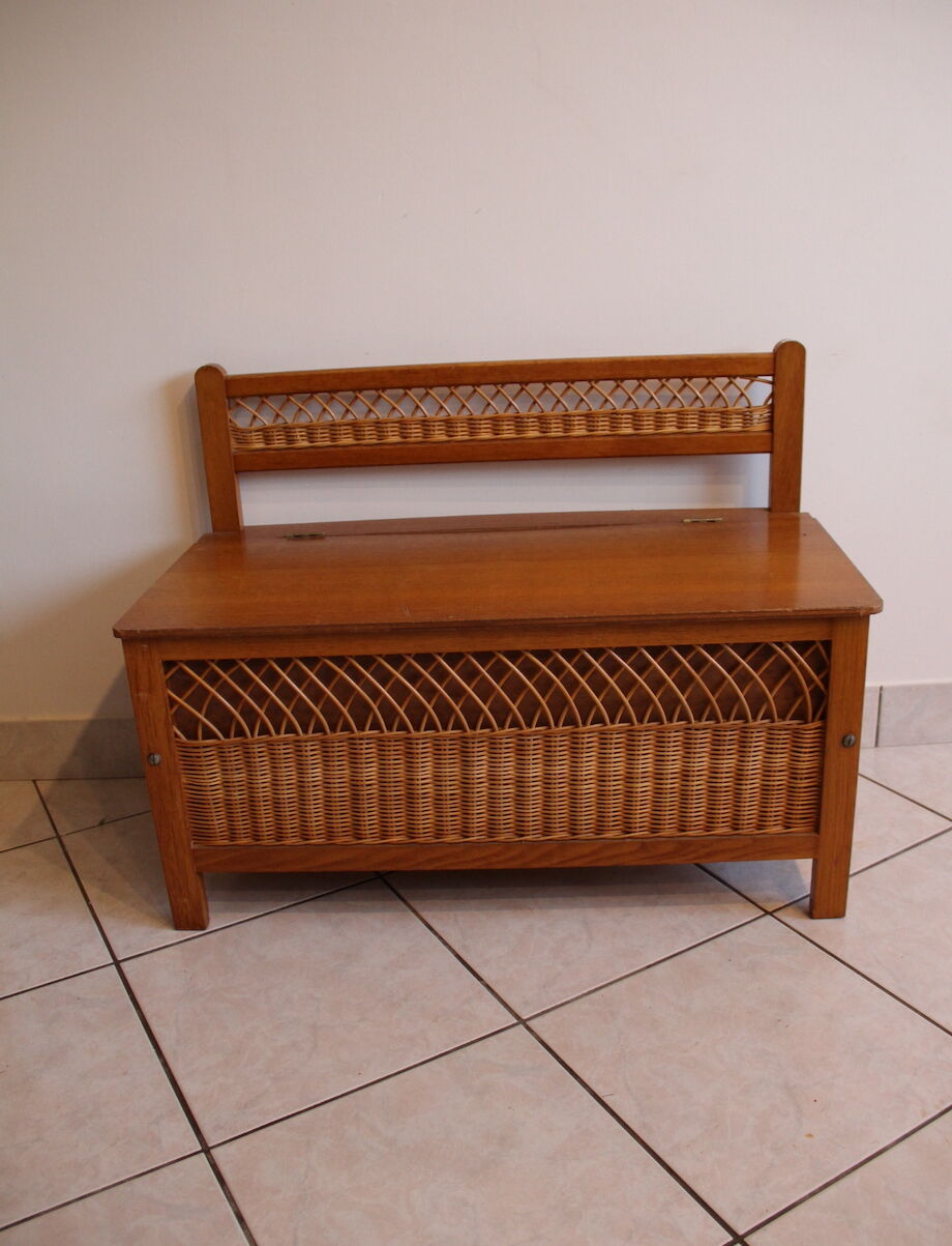 Chest bench with rattan