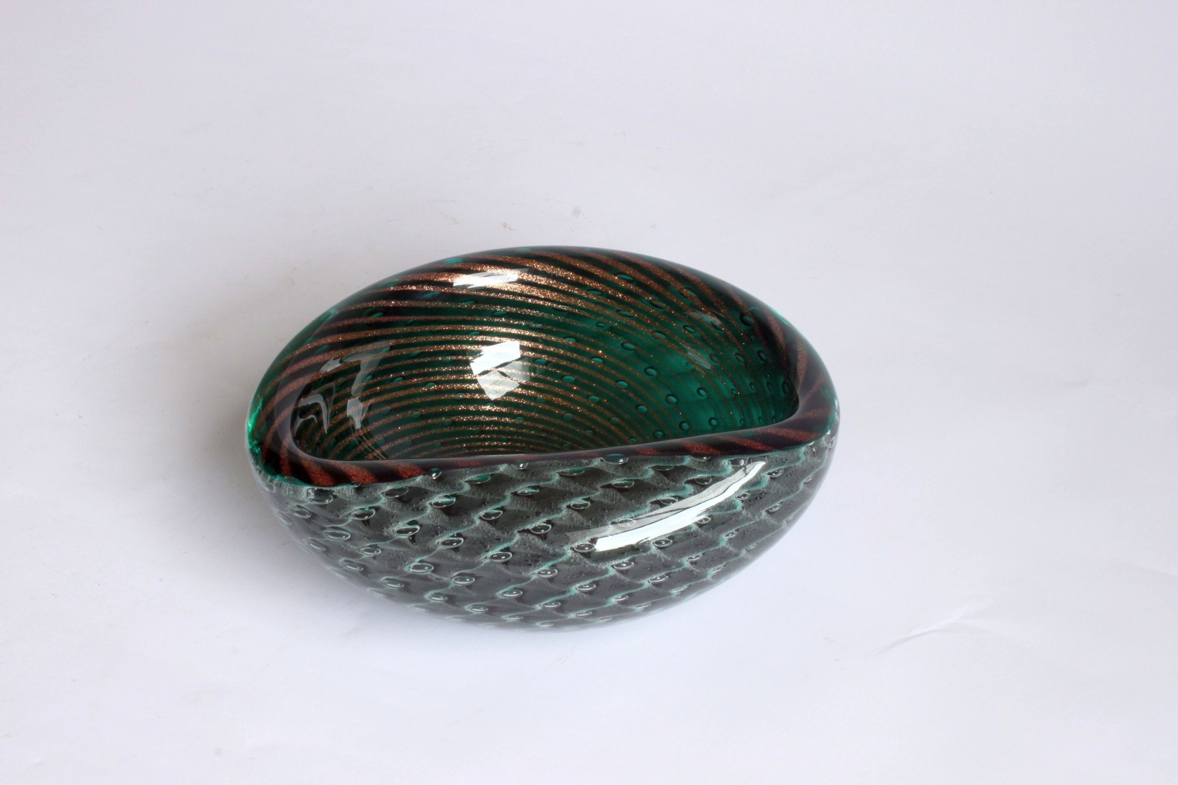 Gold flecked green bullicante and filigrana bowl, Murano 1950.