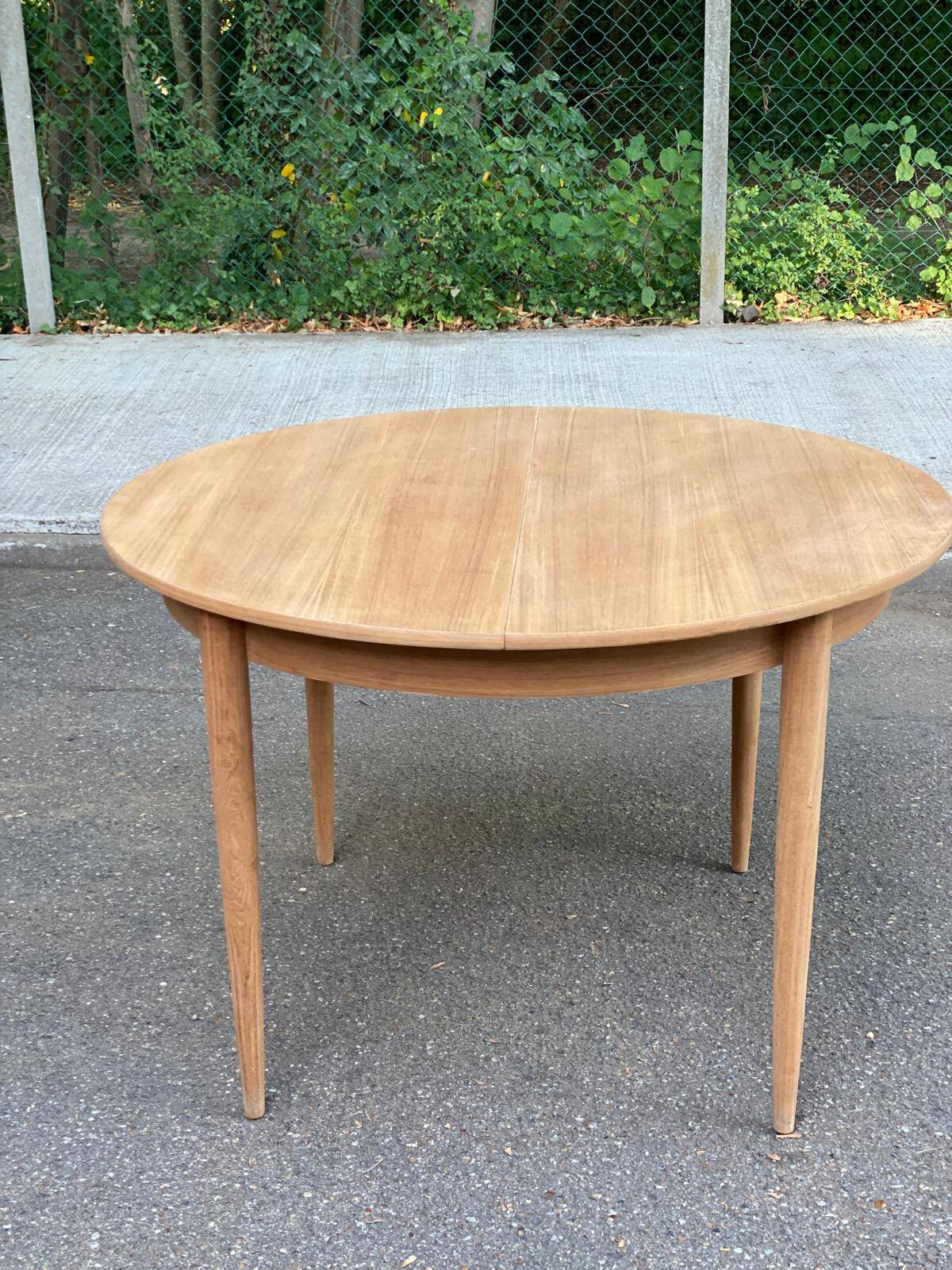Table à manger scandinave ronde extensible décapée en teck 115cm