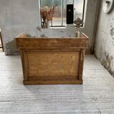 Trading counter central island pine