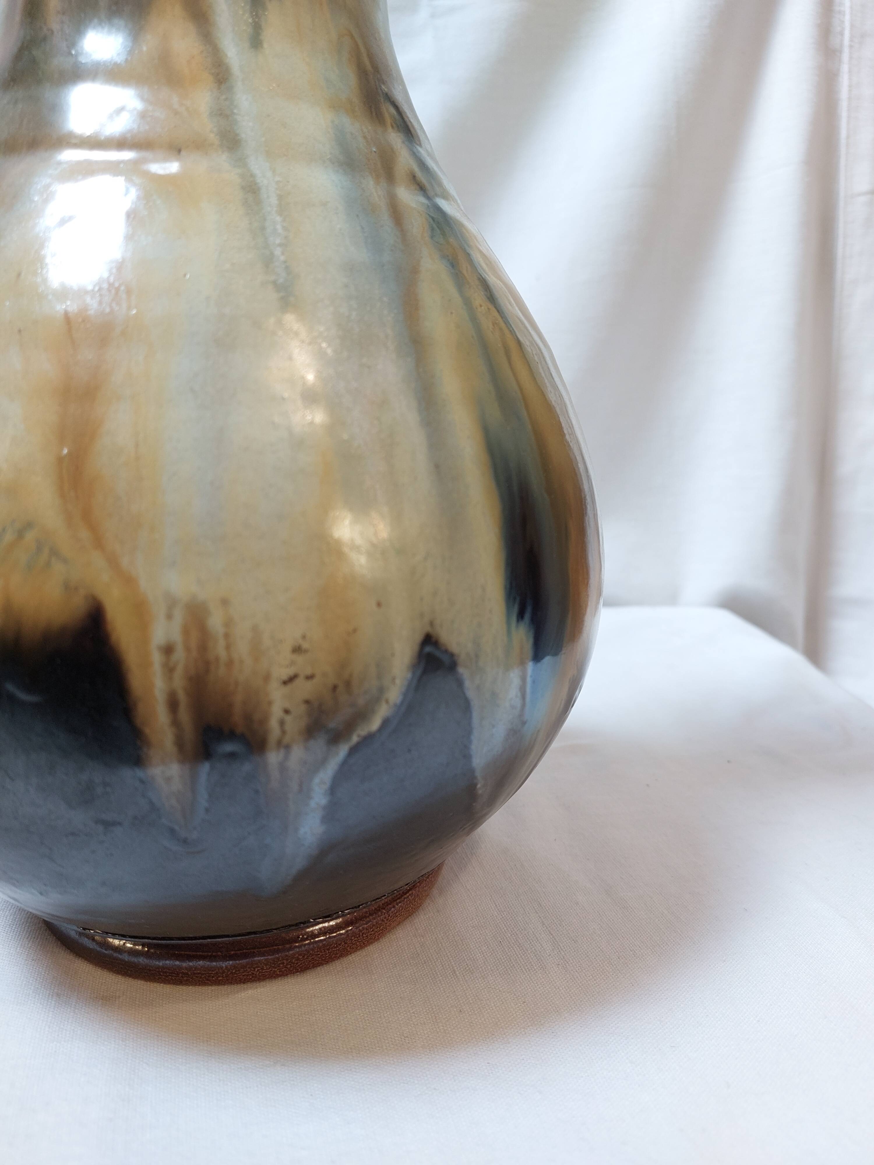Large vase in flamed Boufflioux sandstone signed GUÉRIN - 1930s
