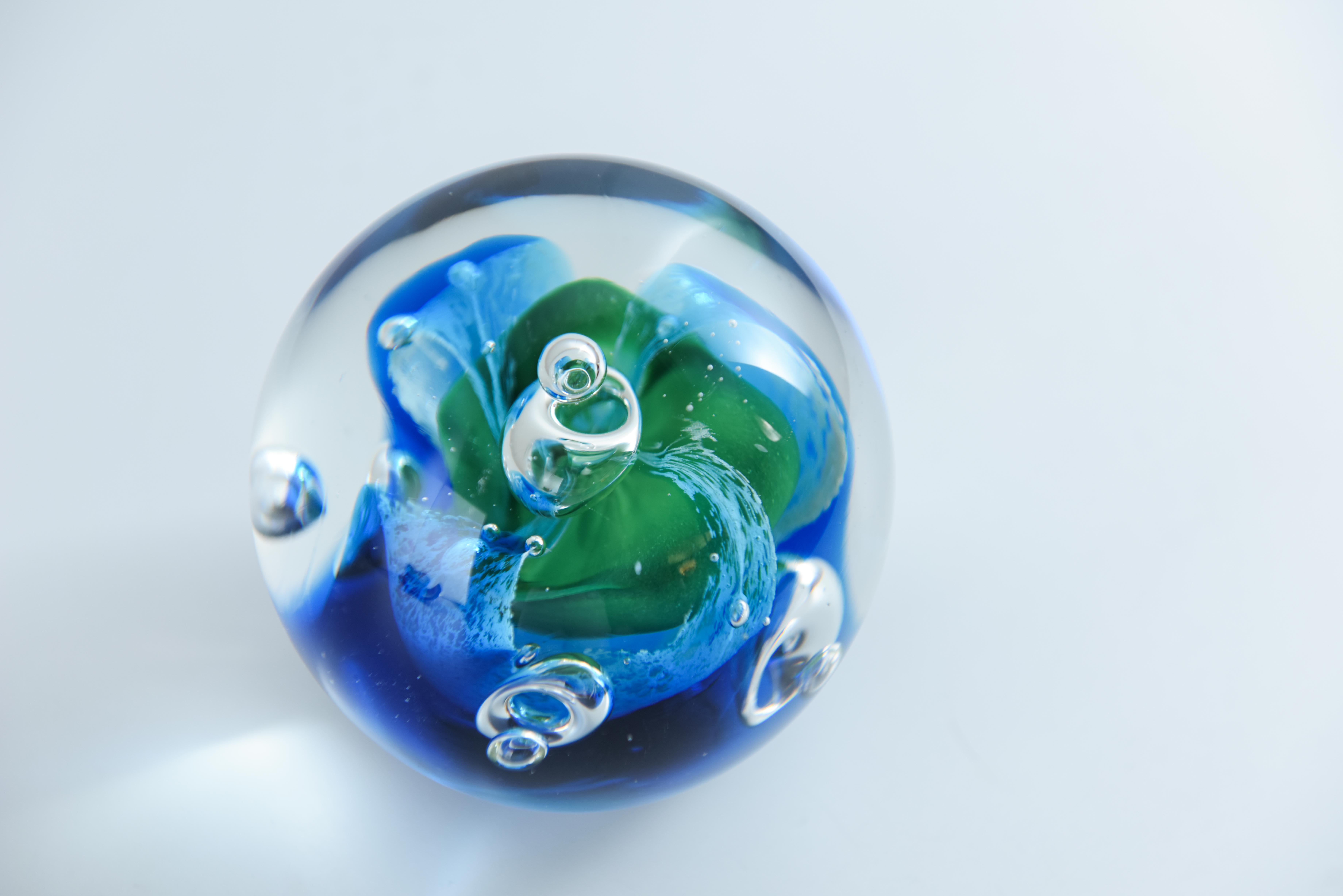 Boule décorative en verre