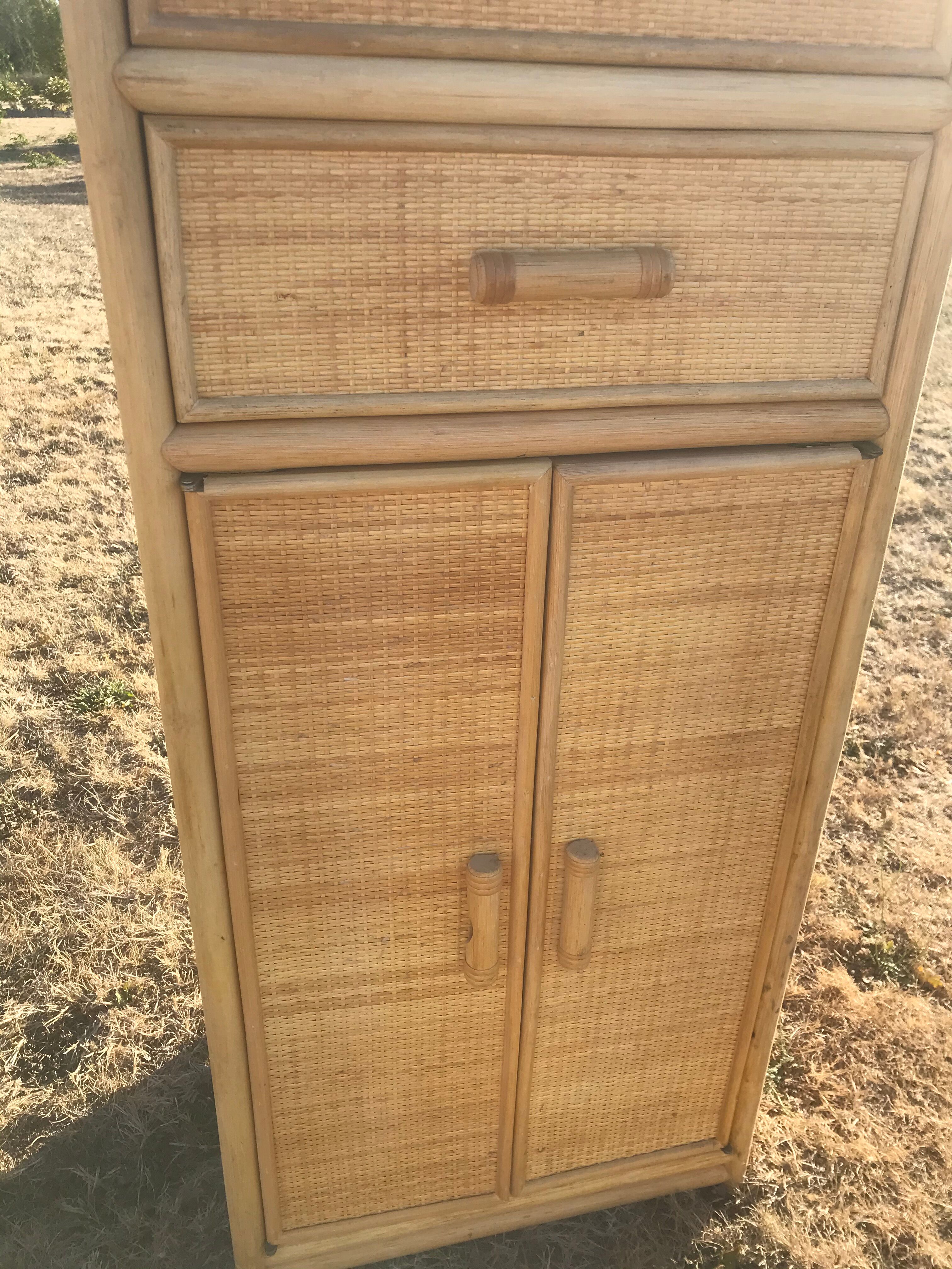 Étagère en rotin vintage