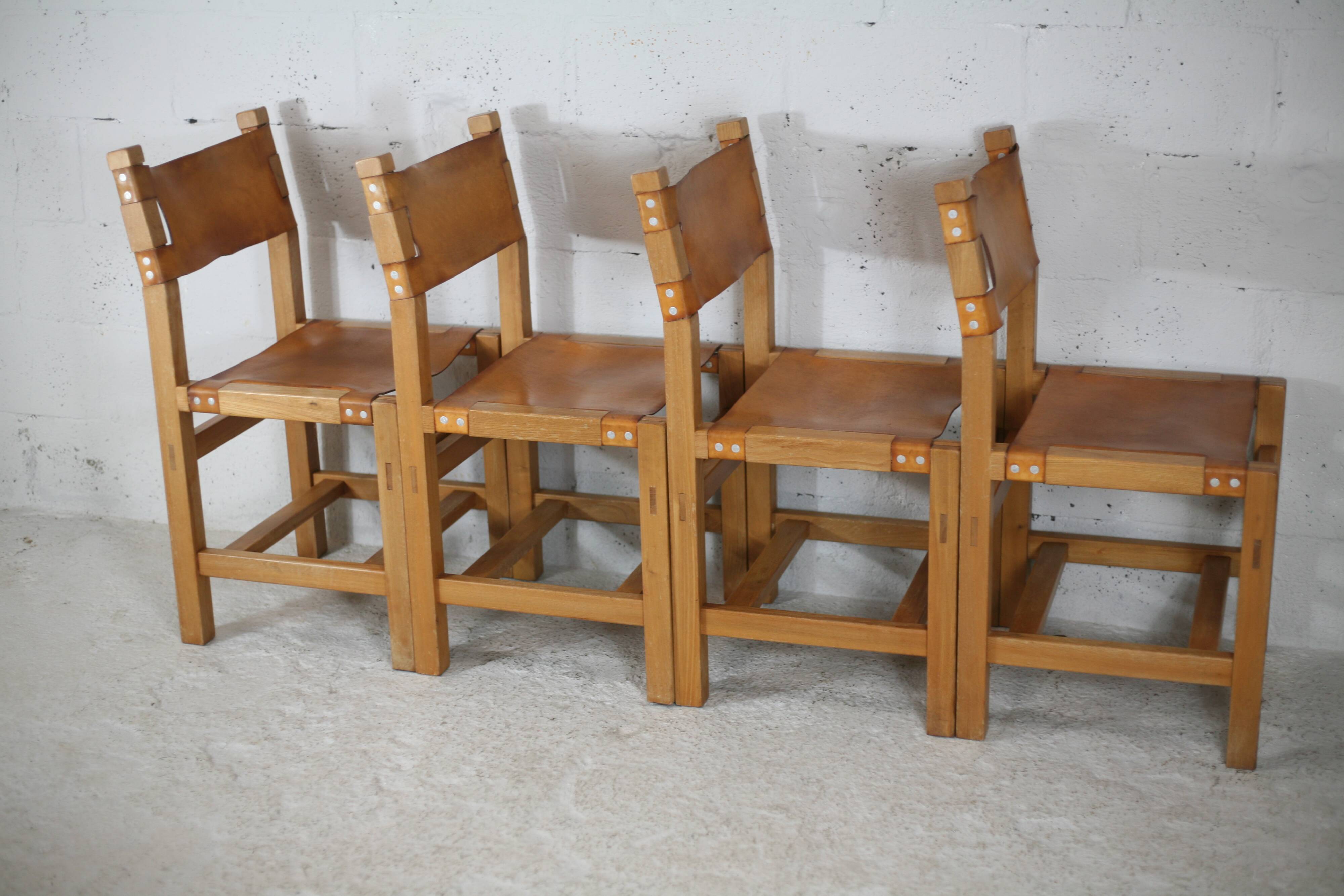 Ensemble de 4 chaises et table basse Maison Regain, France, circa 1970